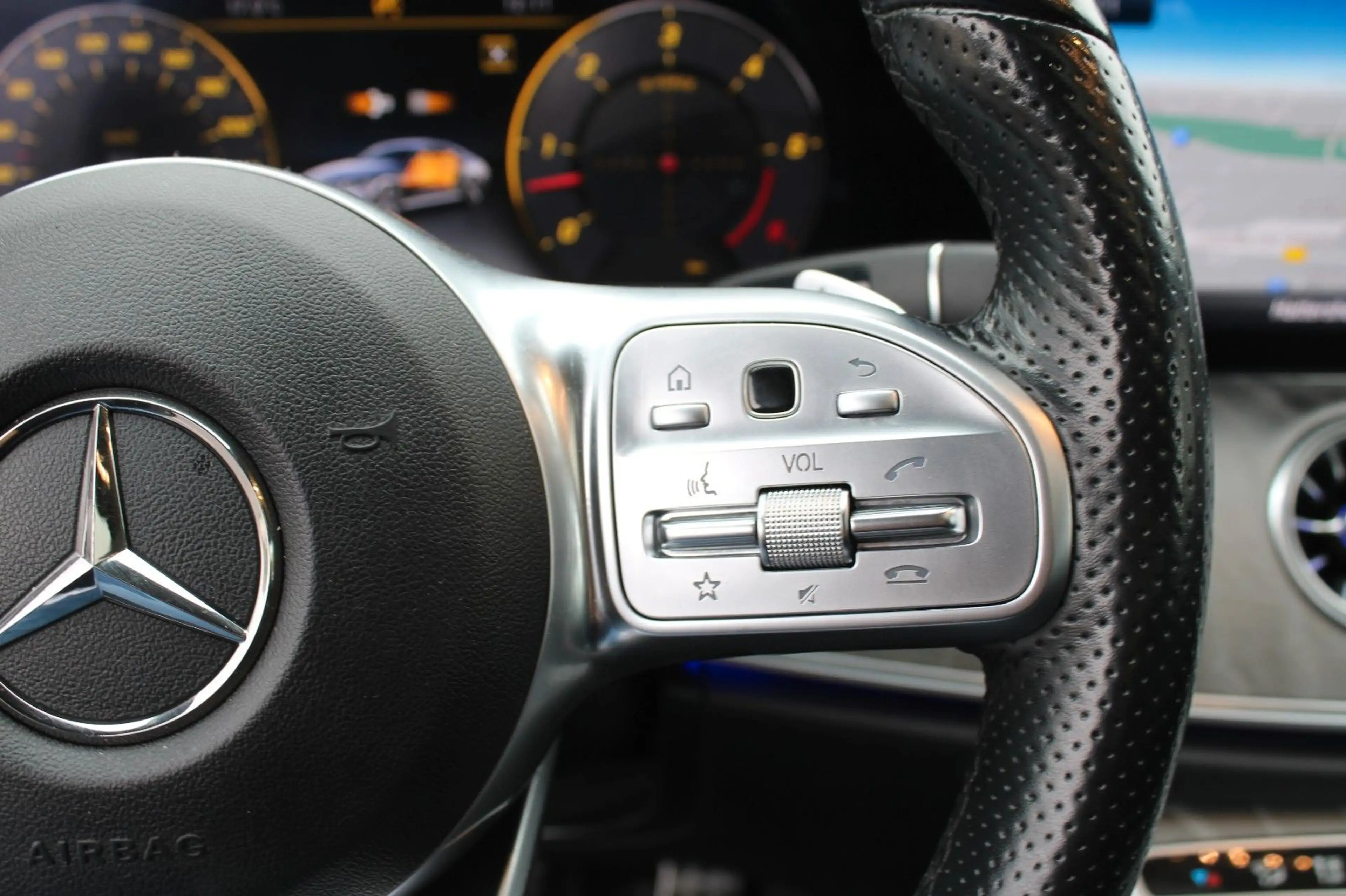 Mercedes-Benz CLS 350 AMG Line Leder SD Distronic Plus — photo 21