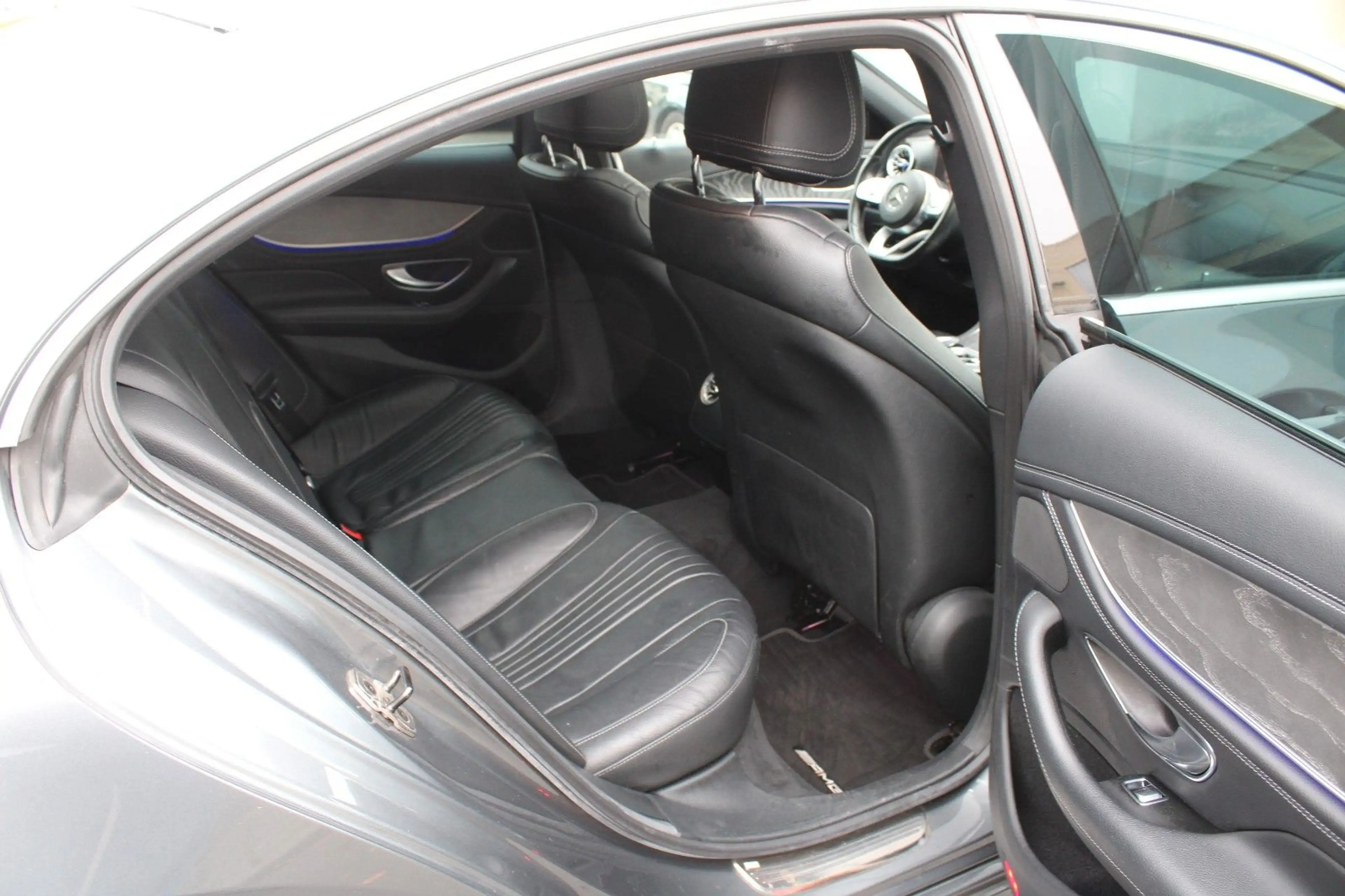 Mercedes-Benz CLS 350 AMG Line Leder SD Distronic Plus — photo 26