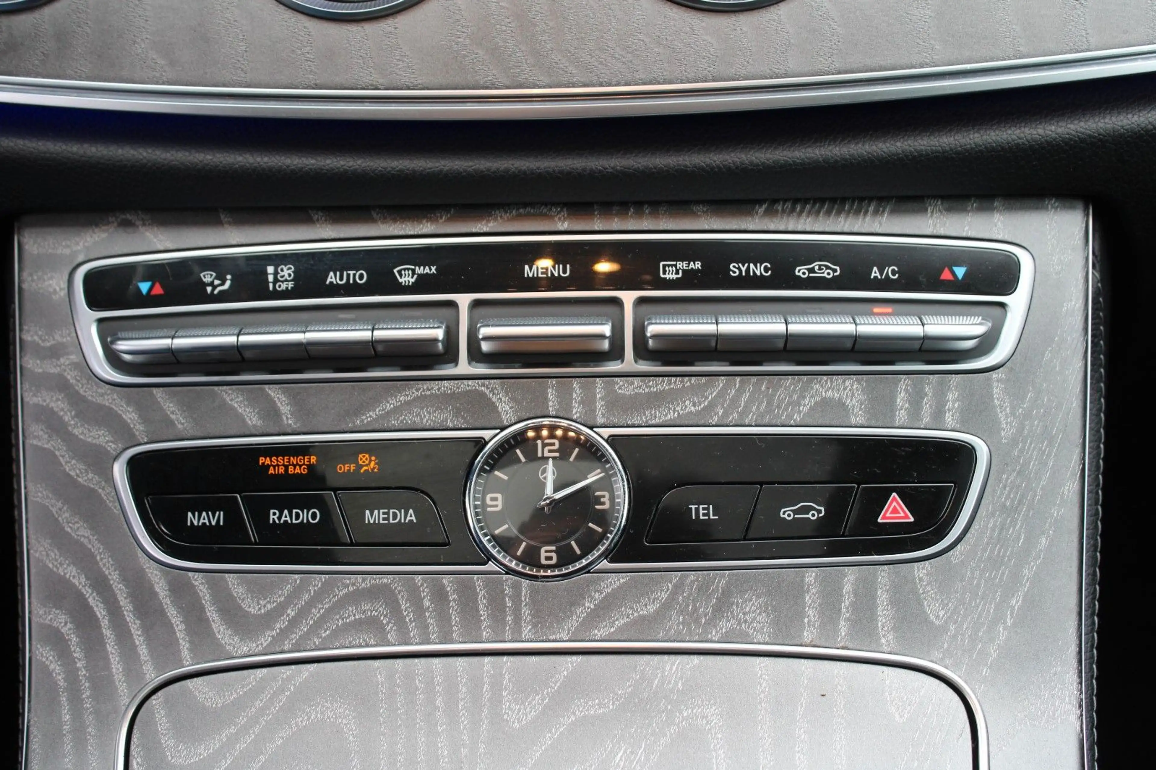 Mercedes-Benz CLS 350 AMG Line Leder SD Distronic Plus — photo 17