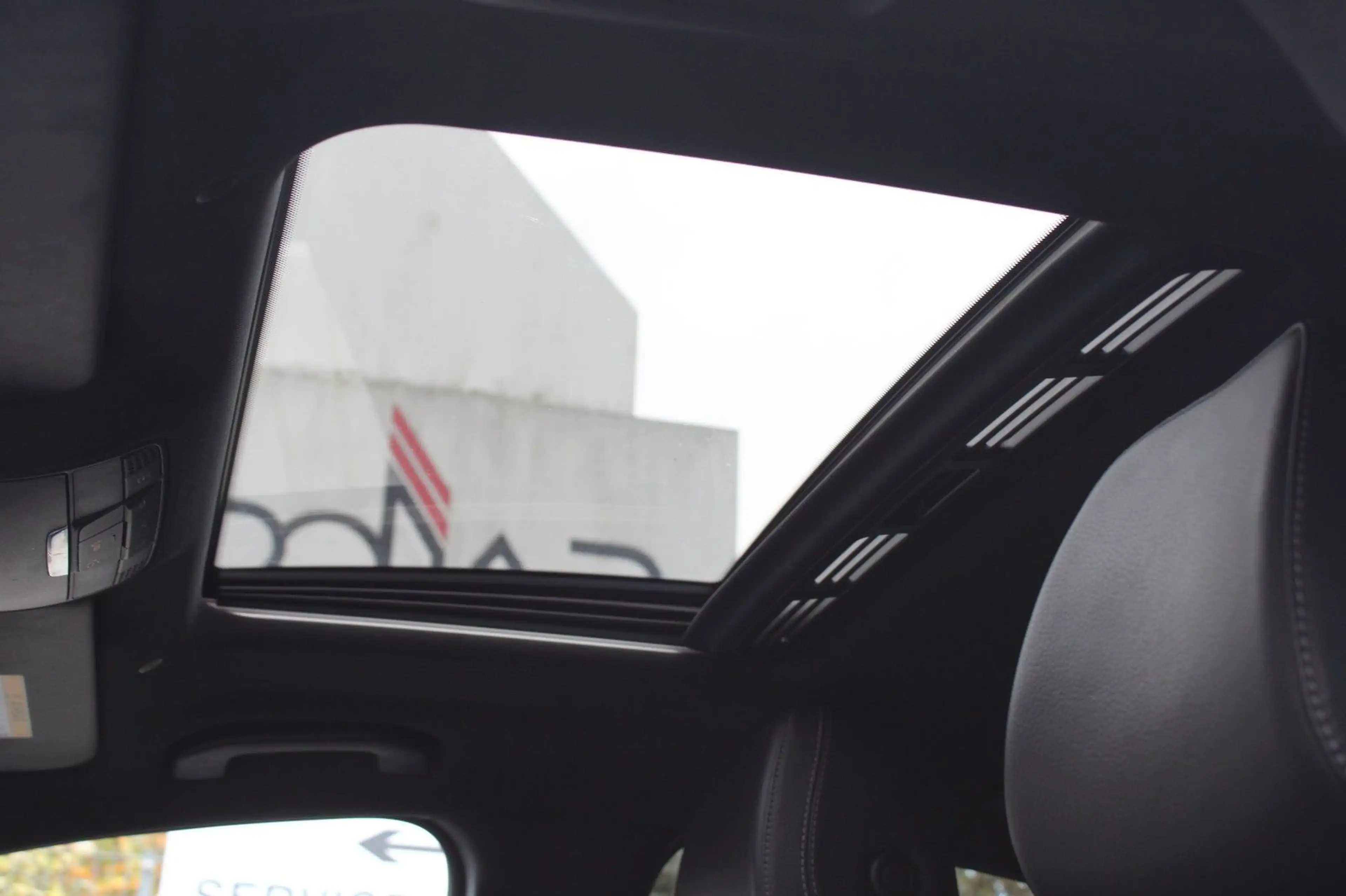 Mercedes-Benz CLS 350 AMG Line Leder SD Distronic Plus — photo 7
