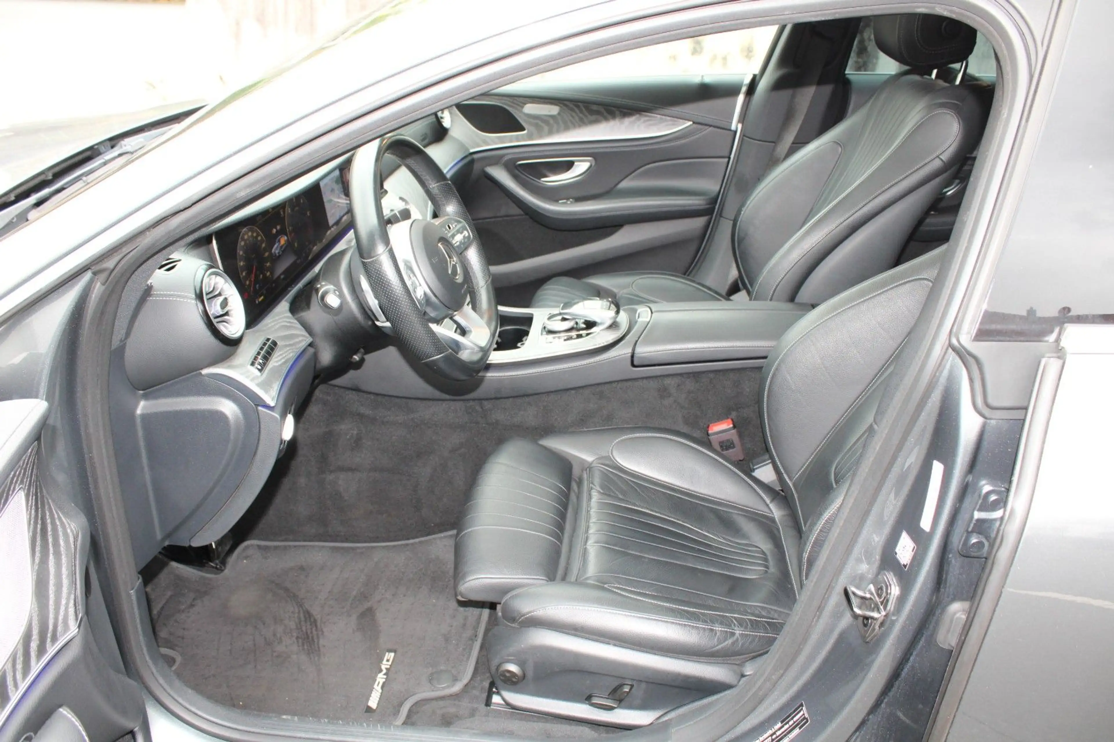 Mercedes-Benz CLS 350 AMG Line Leder SD Distronic Plus — photo 12