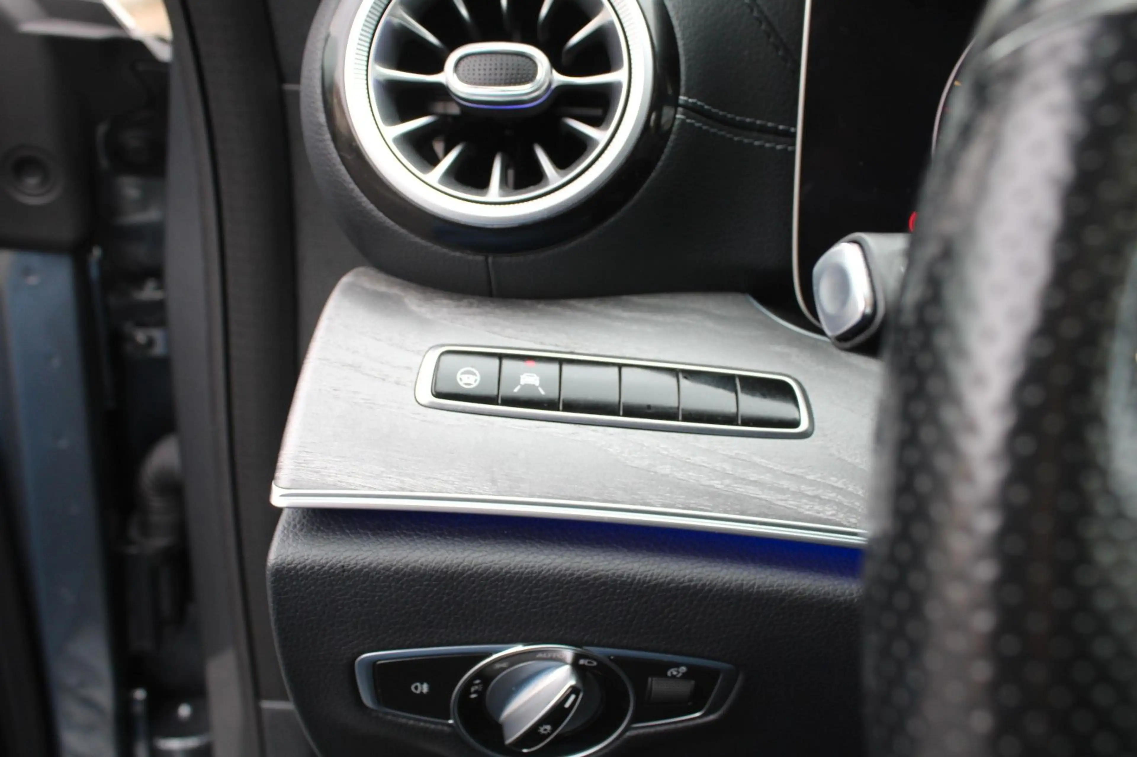 Mercedes-Benz CLS 350 AMG Line Leder SD Distronic Plus — photo 19