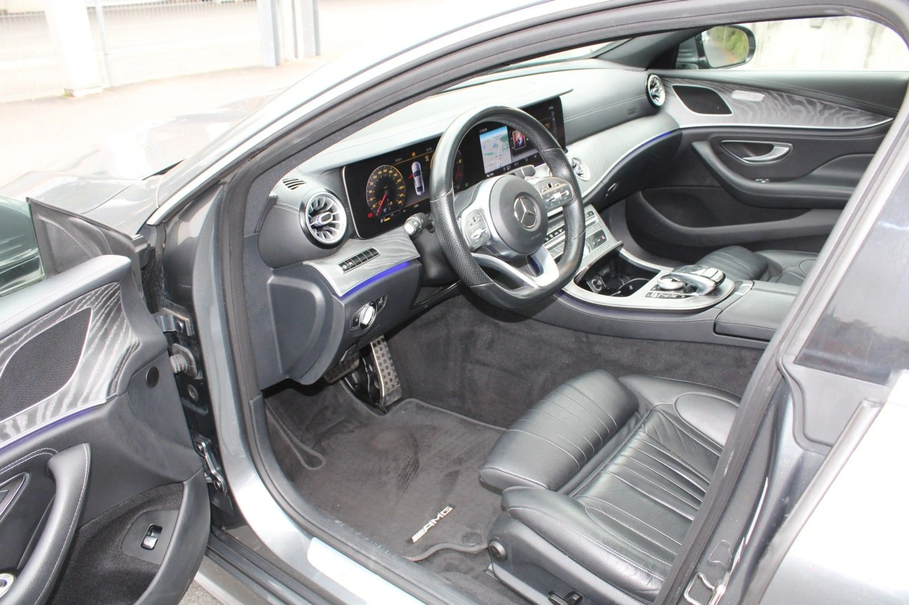 Mercedes-Benz CLS 350 AMG Line Leder SD Distronic Plus — photo 5