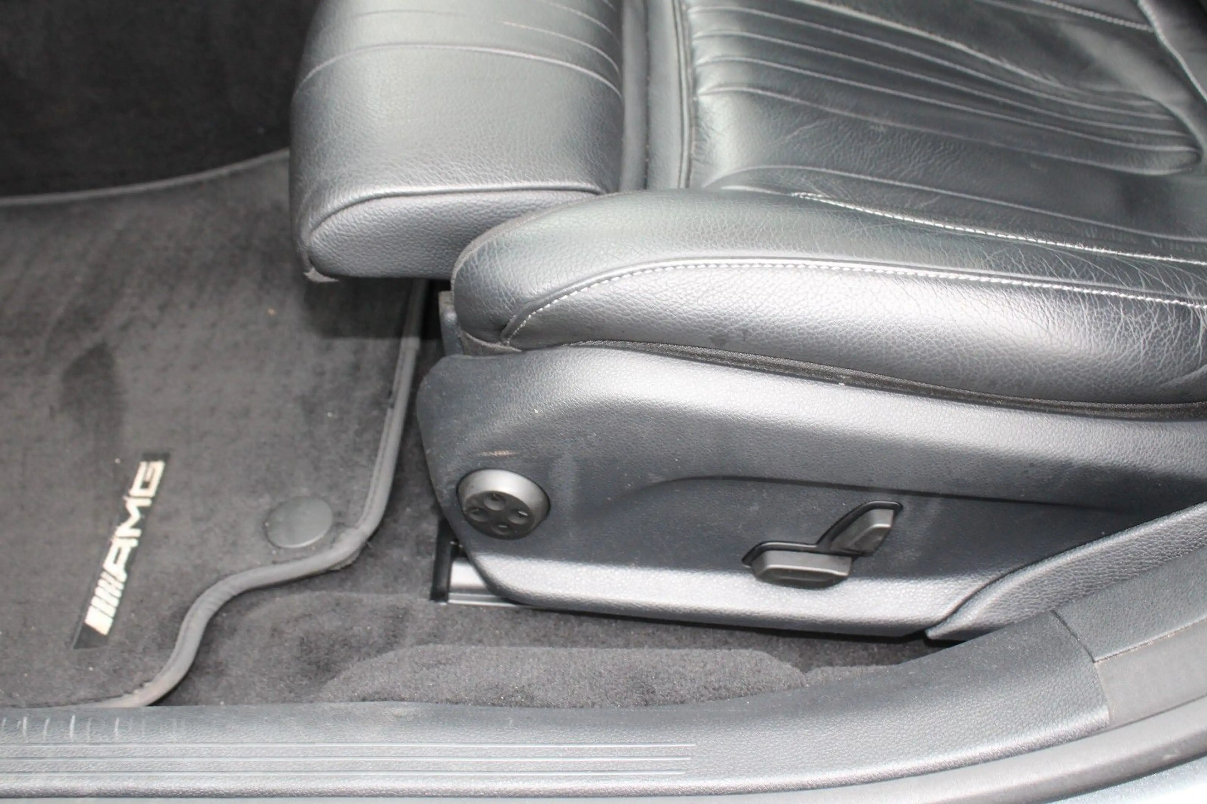 Mercedes-Benz CLS 350 AMG Line Leder SD Distronic Plus — photo 14