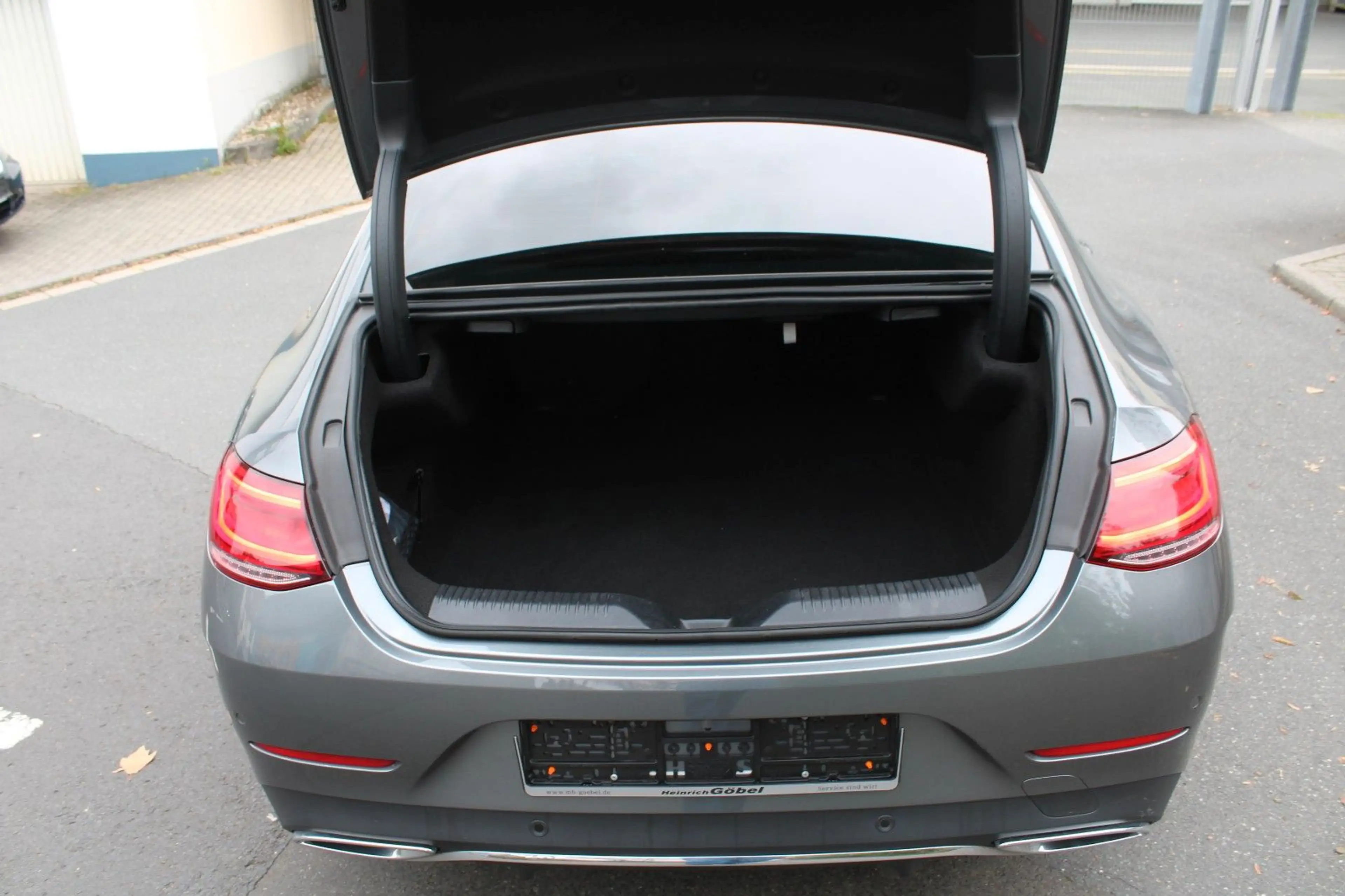 Mercedes-Benz CLS 350 AMG Line Leder SD Distronic Plus — photo 25