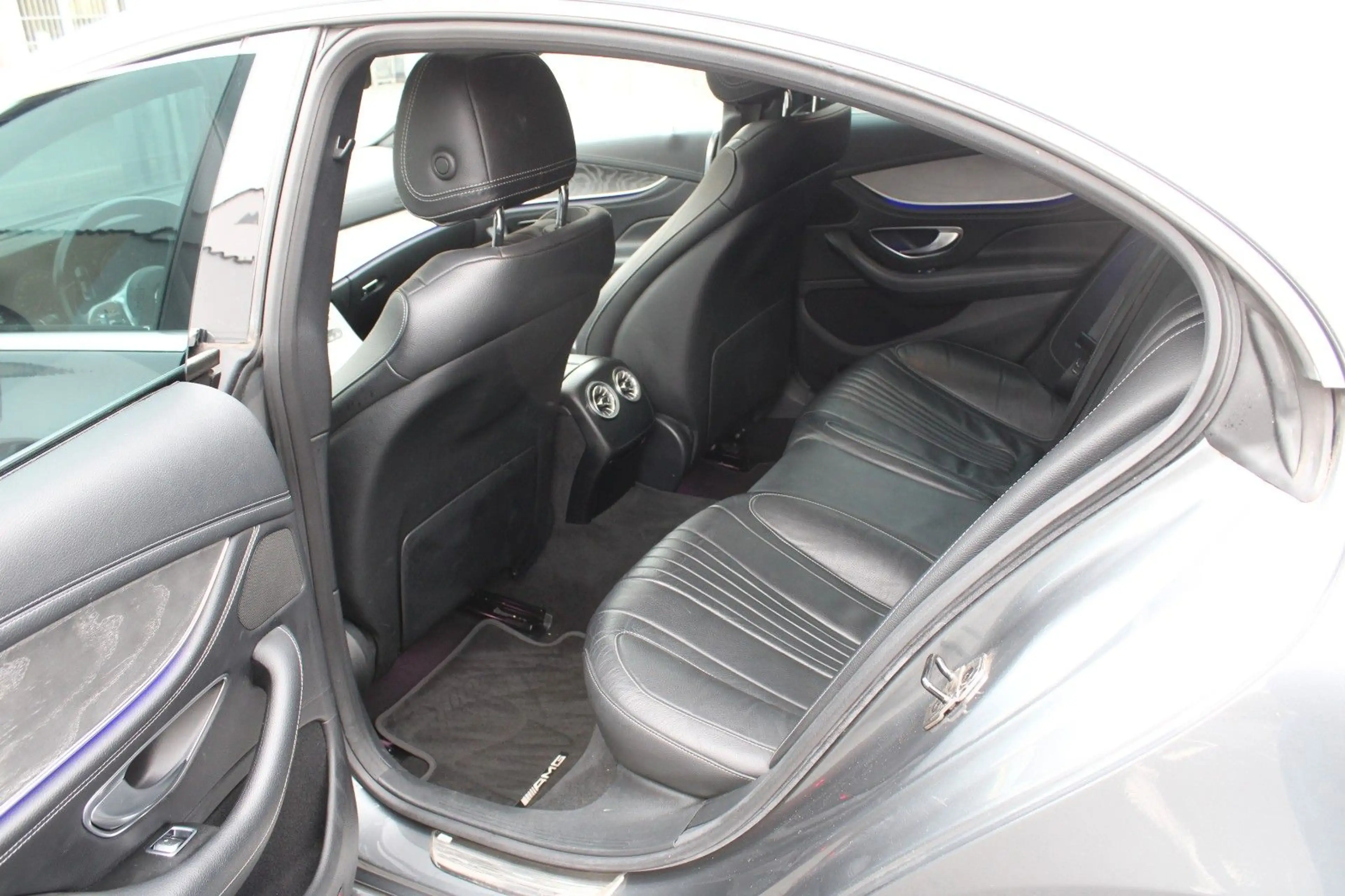 Mercedes-Benz CLS 350 AMG Line Leder SD Distronic Plus — photo 24