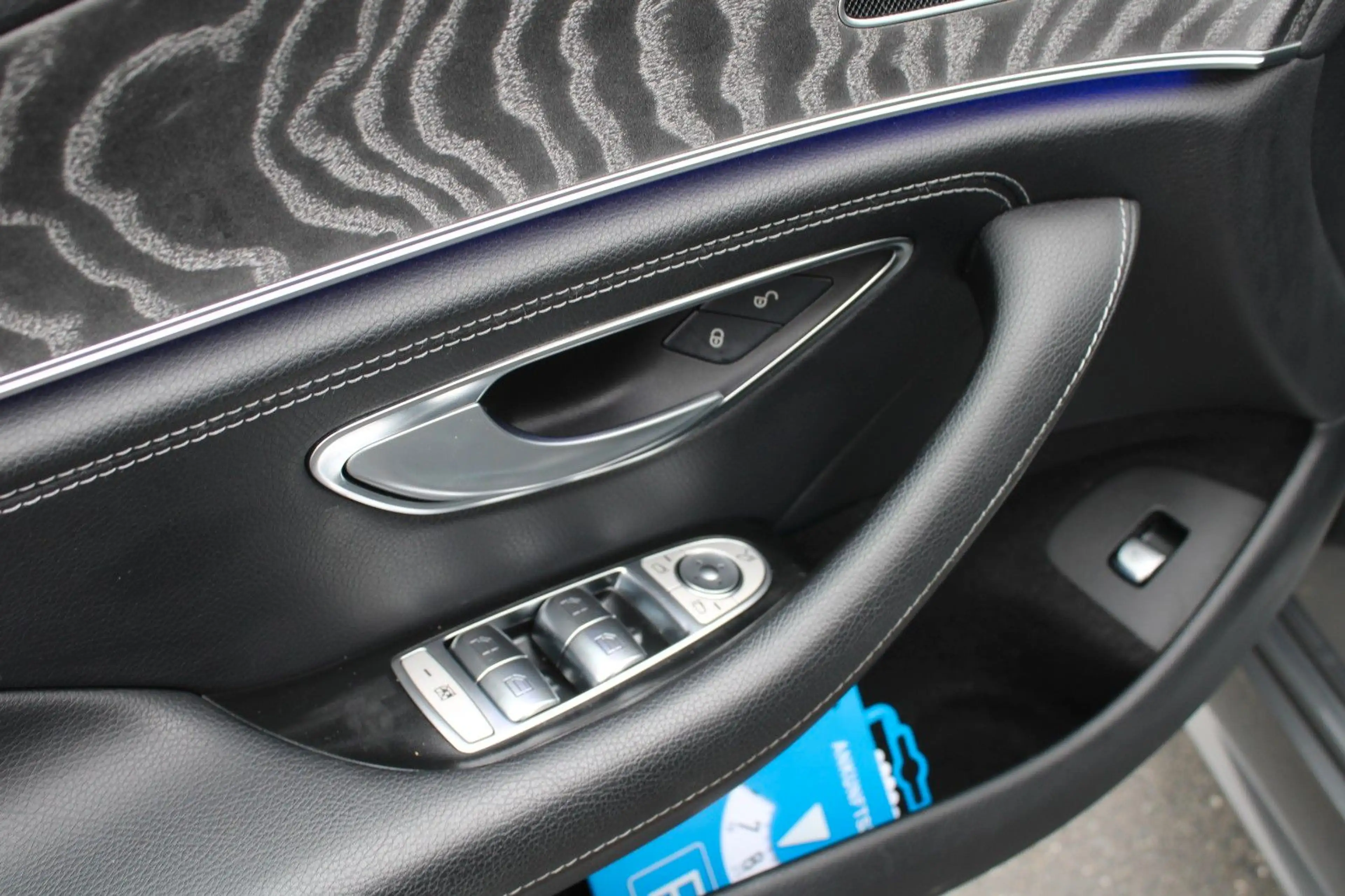 Mercedes-Benz CLS 350 AMG Line Leder SD Distronic Plus — photo 22