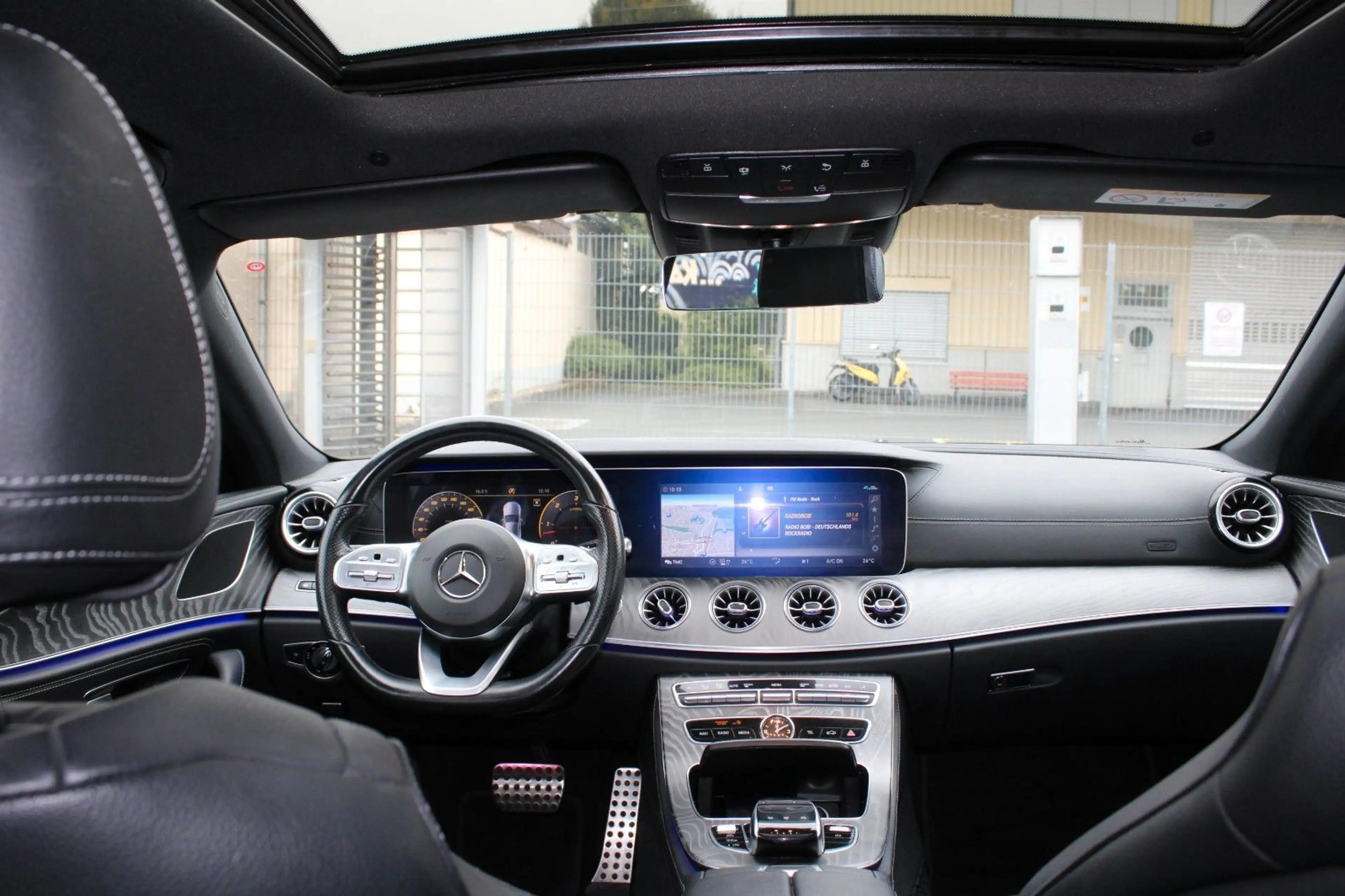 Mercedes-Benz CLS 350 AMG Line Leder SD Distronic Plus — photo 4