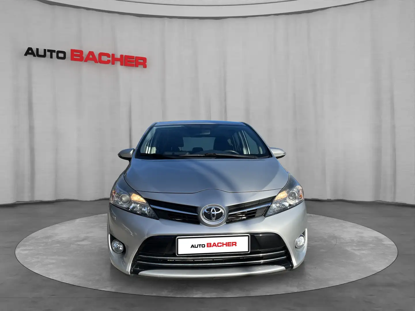 Toyota Verso 1,6 D4D Active Silber - 2