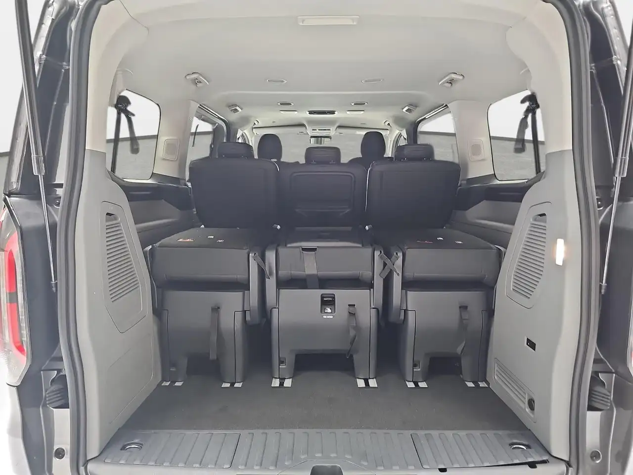 Ford Tourneo Custom TOURNEO CUSTOM 2.0 ECOBLUE AUTO. L1 TITANIUM X NAV 15