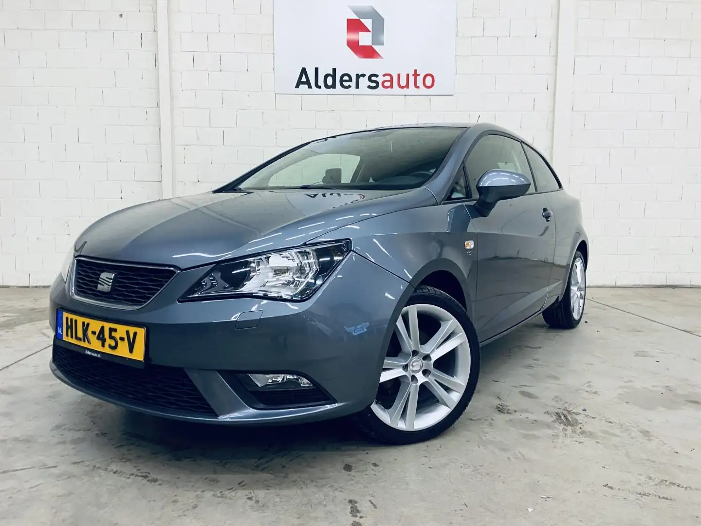 SEAT Ibiza SC 1.2 TSI Sport 105PK Bluetooth Navi PDC Clima Grijs - 1