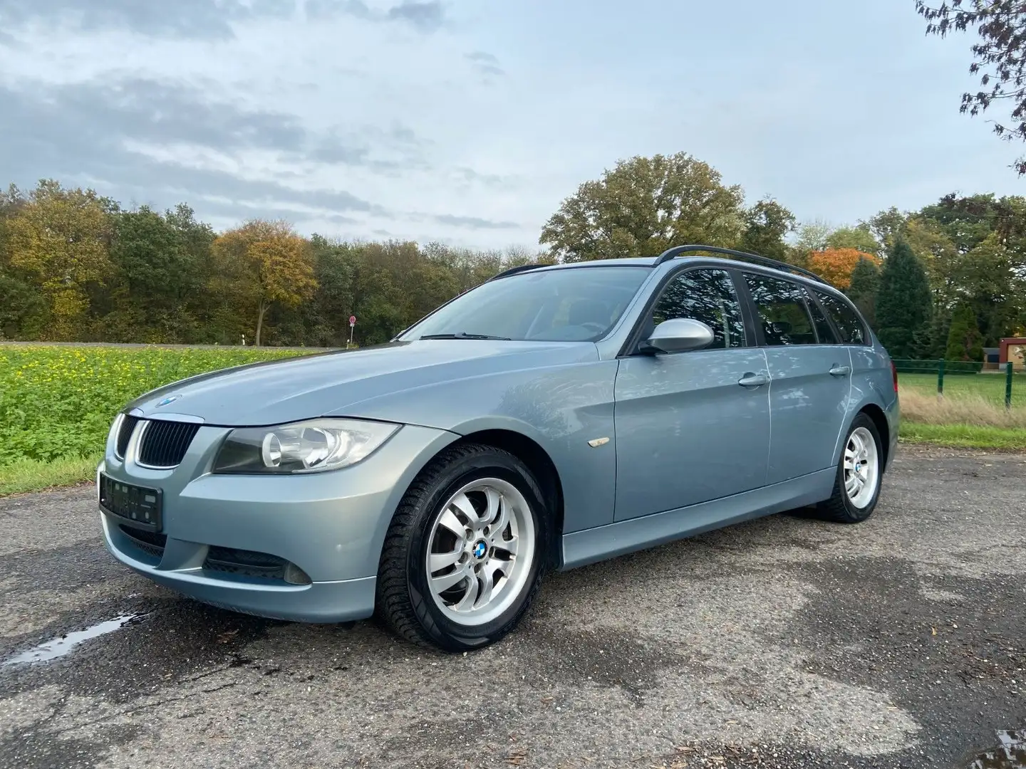 BMW 320 2.0D Touring Klima SHZ Panorama Srebrny - 1