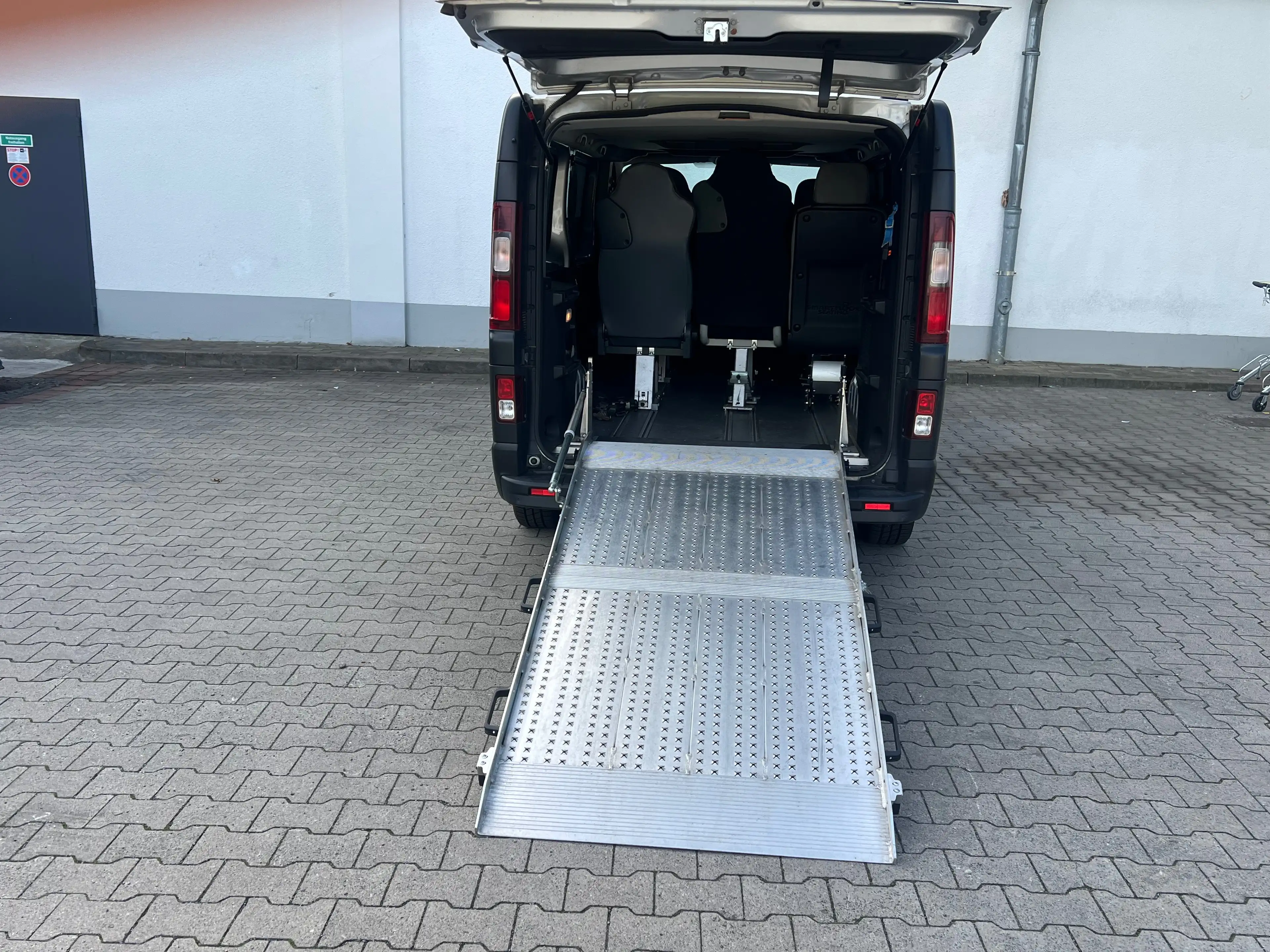 Renault Trafic 1.6 L2H1 Expression *9.SITZER+RAMPE+BEHINDERT* 2016 — photo 7