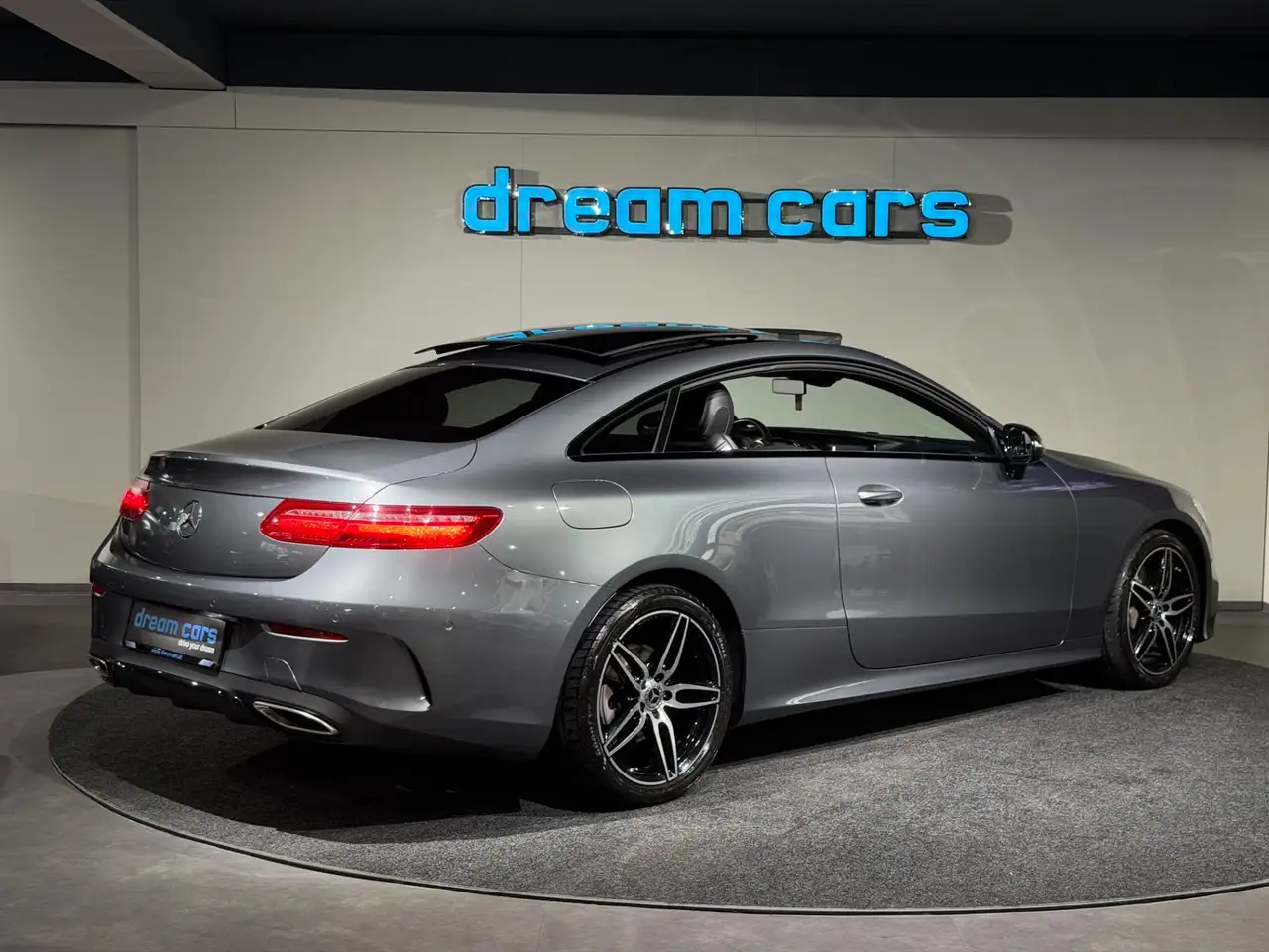 Mercedes-Benz E 300 Coupe AMG Line / Night Paket / Panoramadach Bild 2