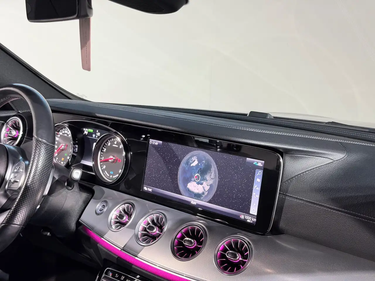 Mercedes-Benz E 300 Coupe AMG Line / Night Paket / Panoramadach Bild 24