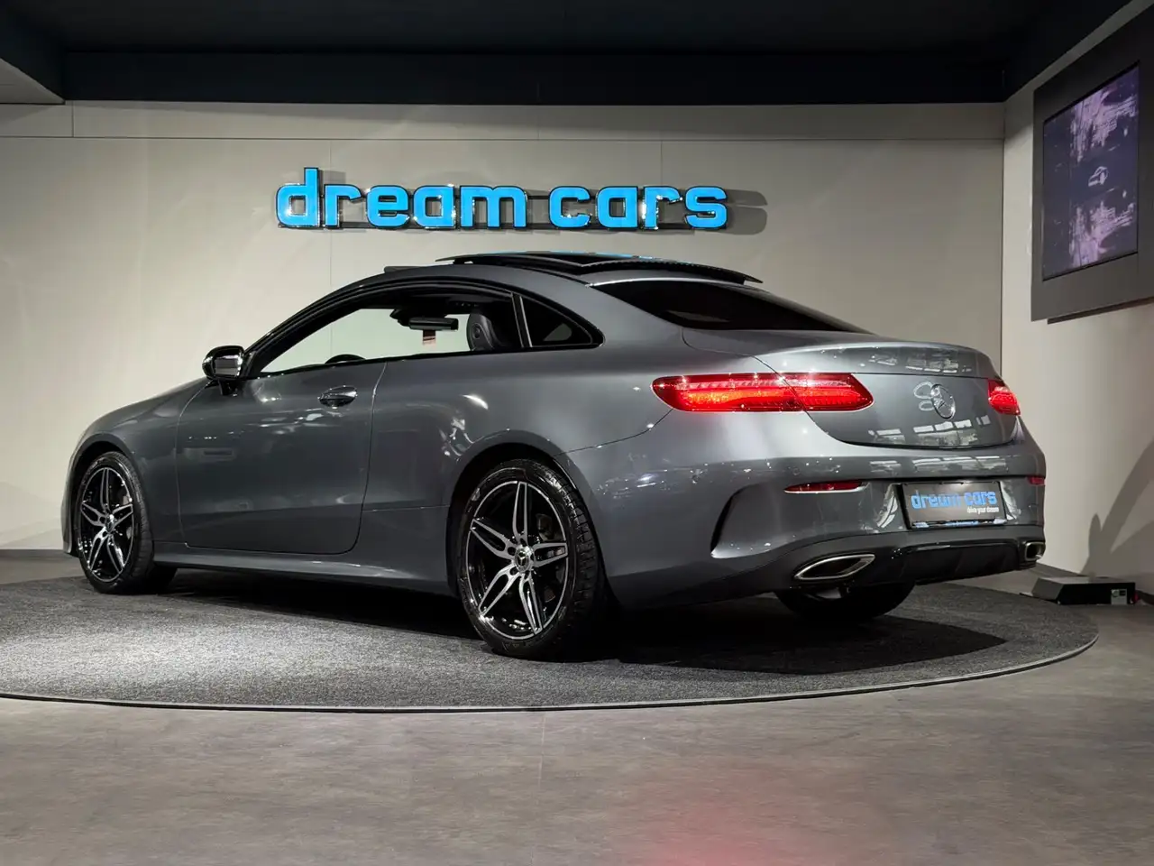 Mercedes-Benz E 300 Coupe AMG Line / Night Paket / Panoramadach Bild 15