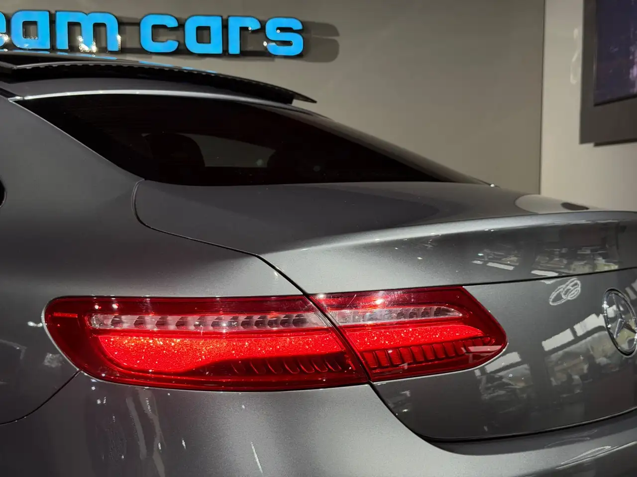 Mercedes-Benz E 300 Coupe AMG Line / Night Paket / Panoramadach Bild 17
