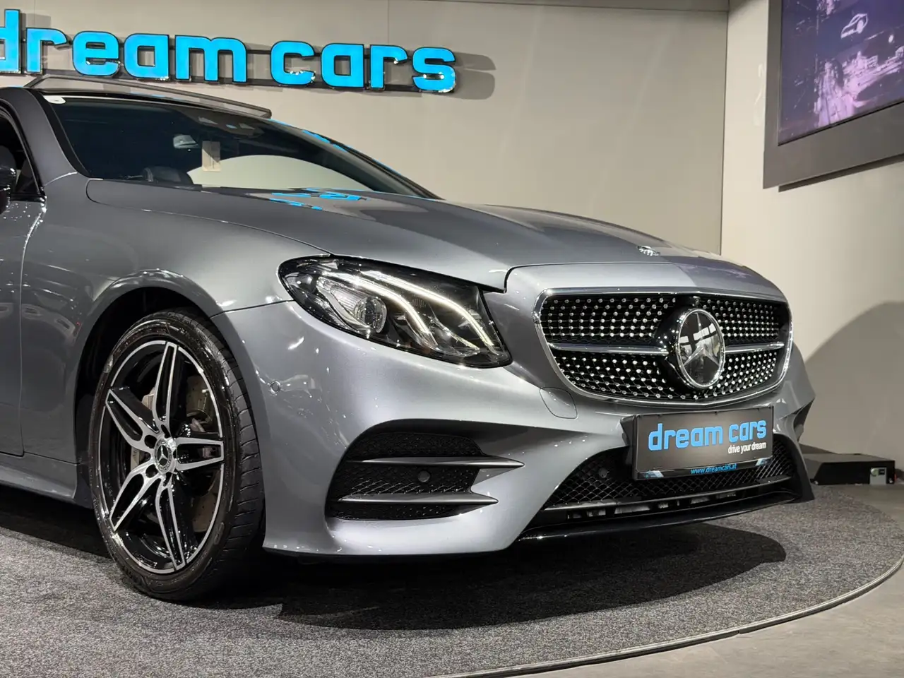 Mercedes-Benz E 300 Coupe AMG Line / Night Paket / Panoramadach Bild 12