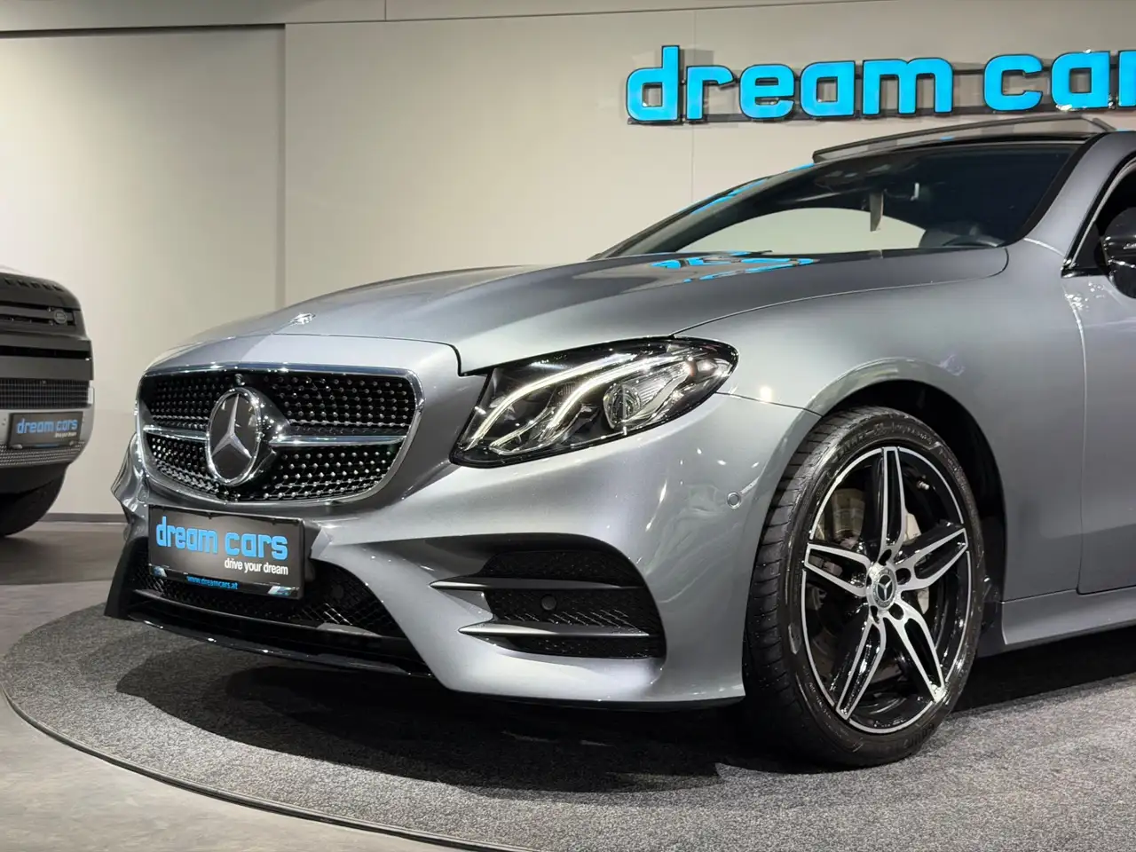 Mercedes-Benz E 300 Coupe AMG Line / Night Paket / Panoramadach Bild 6