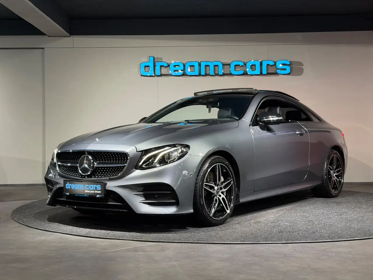 Mercedes-Benz E 300 Coupe AMG Line / Night Paket / Panoramadach Bild 10
