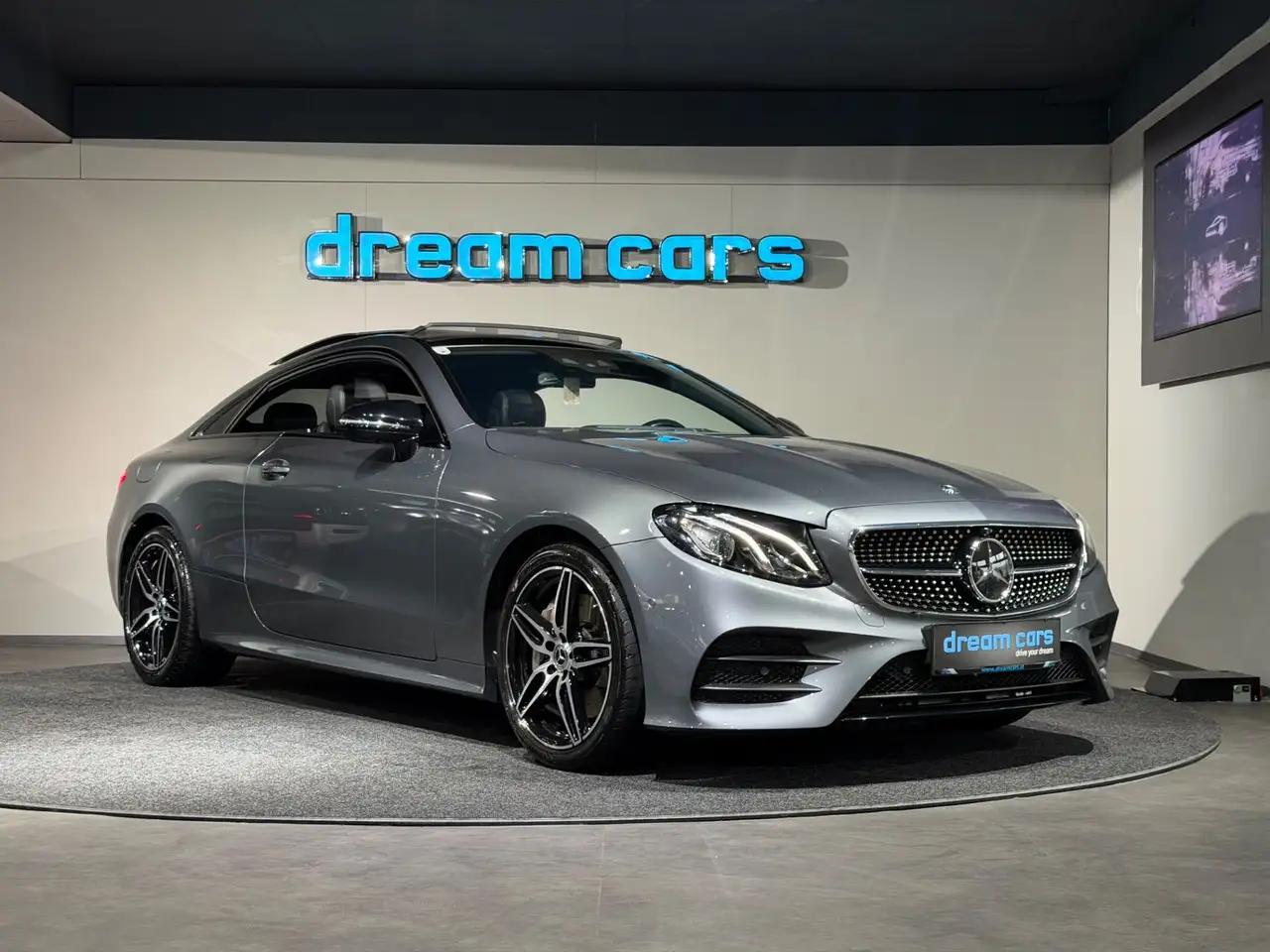 Mercedes-Benz E 300 Coupe AMG Line / Night Paket / Panoramadach Bild 9