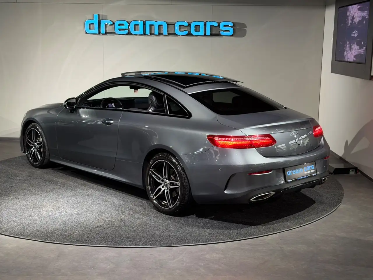 Mercedes-Benz E 300 Coupe AMG Line / Night Paket / Panoramadach Bild 19