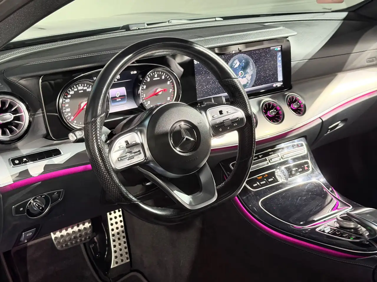 Mercedes-Benz E 300 Coupe AMG Line / Night Paket / Panoramadach Bild 21