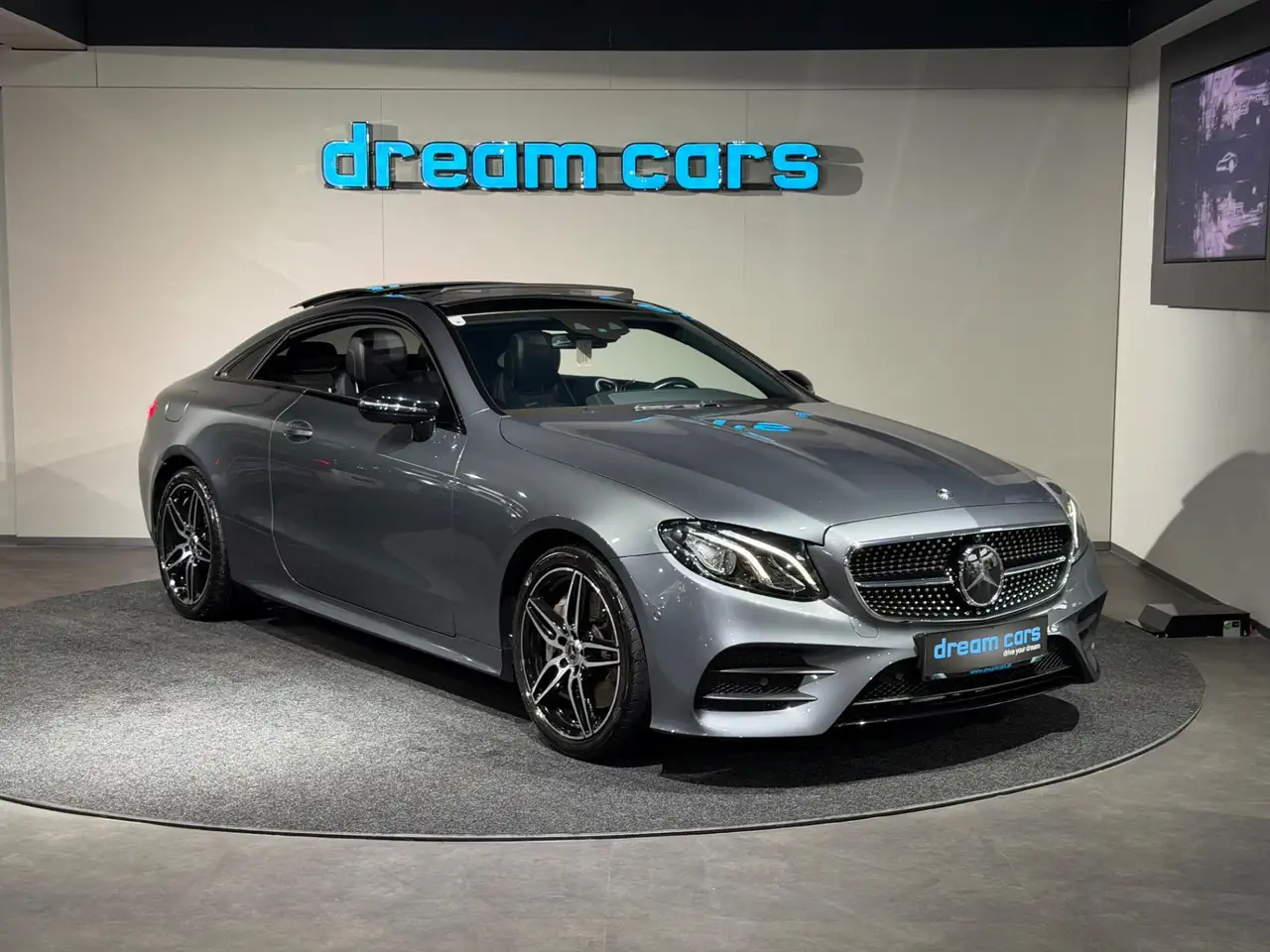 Mercedes-Benz E 300 Coupe AMG Line / Night Paket / Panoramadach Bild 4