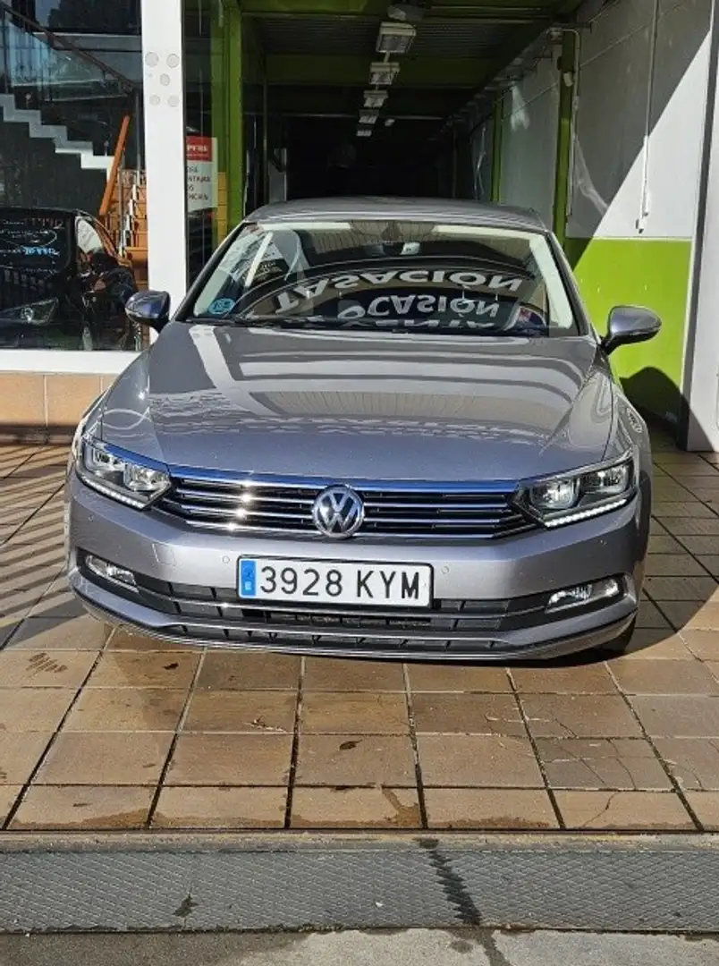 Volkswagen Passat 1.5 TSI ACT Executive 110kW Grau - 2