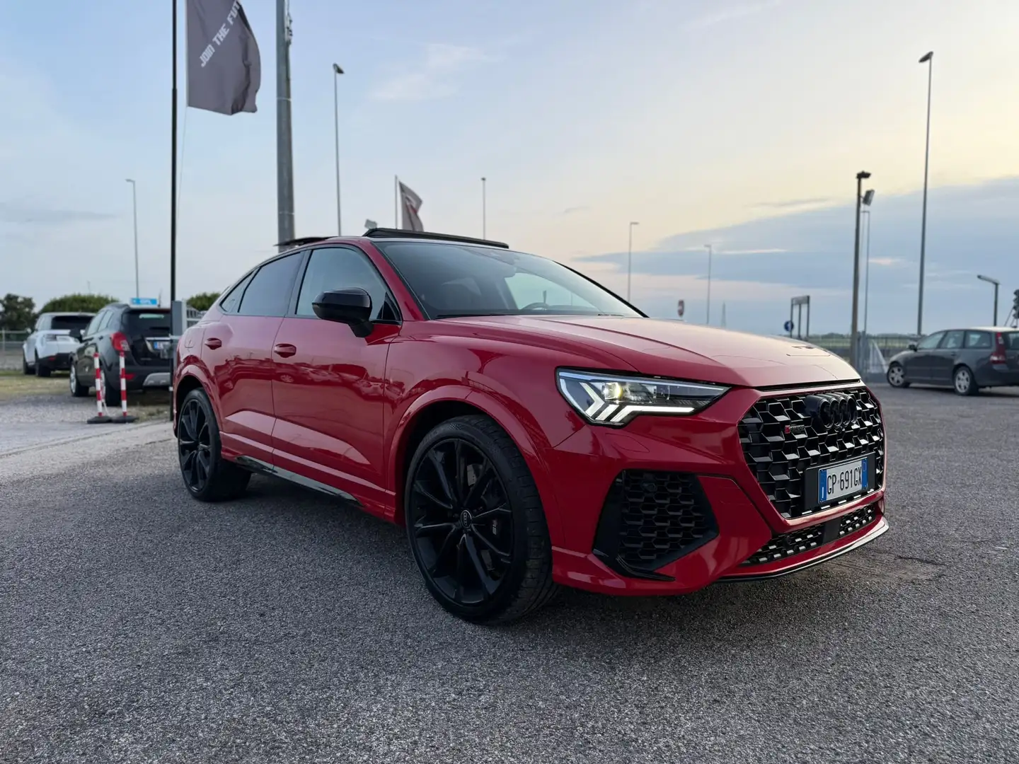 Audi RS Q3 Q3 Sportback RS 2.5 quattro s-tronic Červená - 1