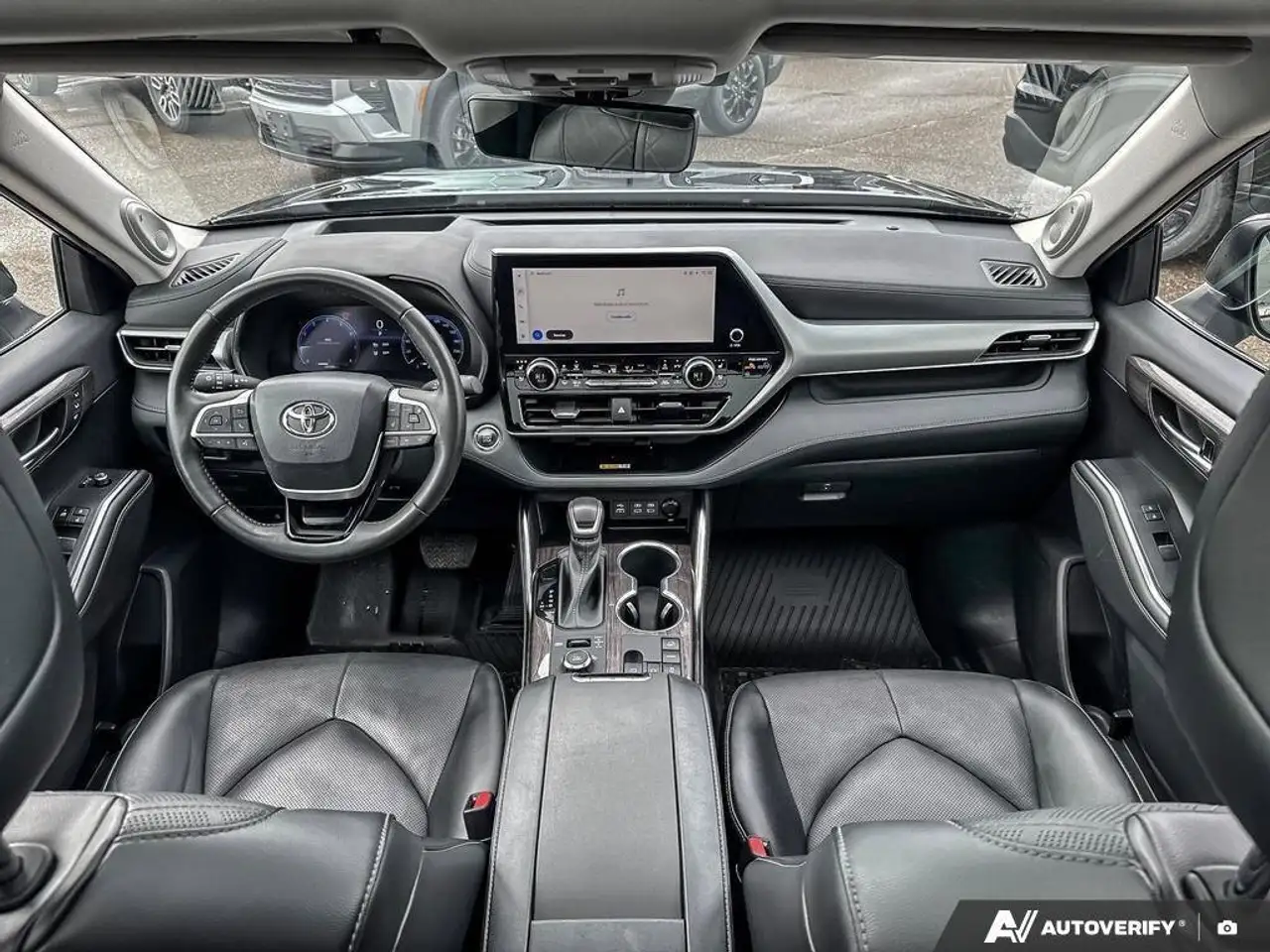 Toyota Highlander снимка Toyota Highlander