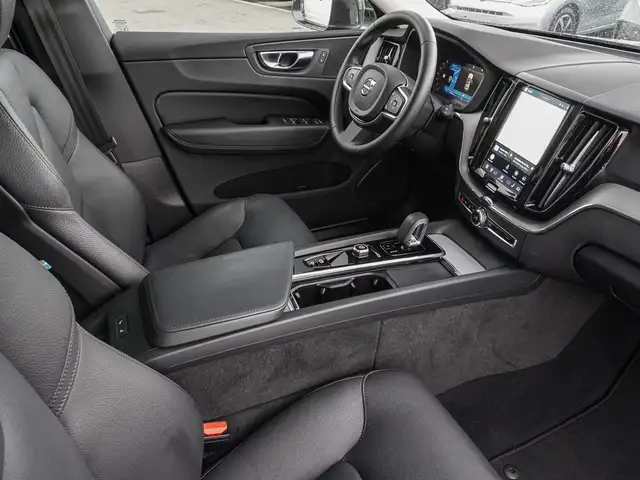 Volvo XC60 view 9