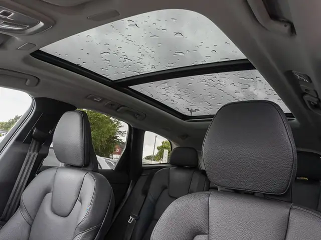 Volvo XC60 view 8