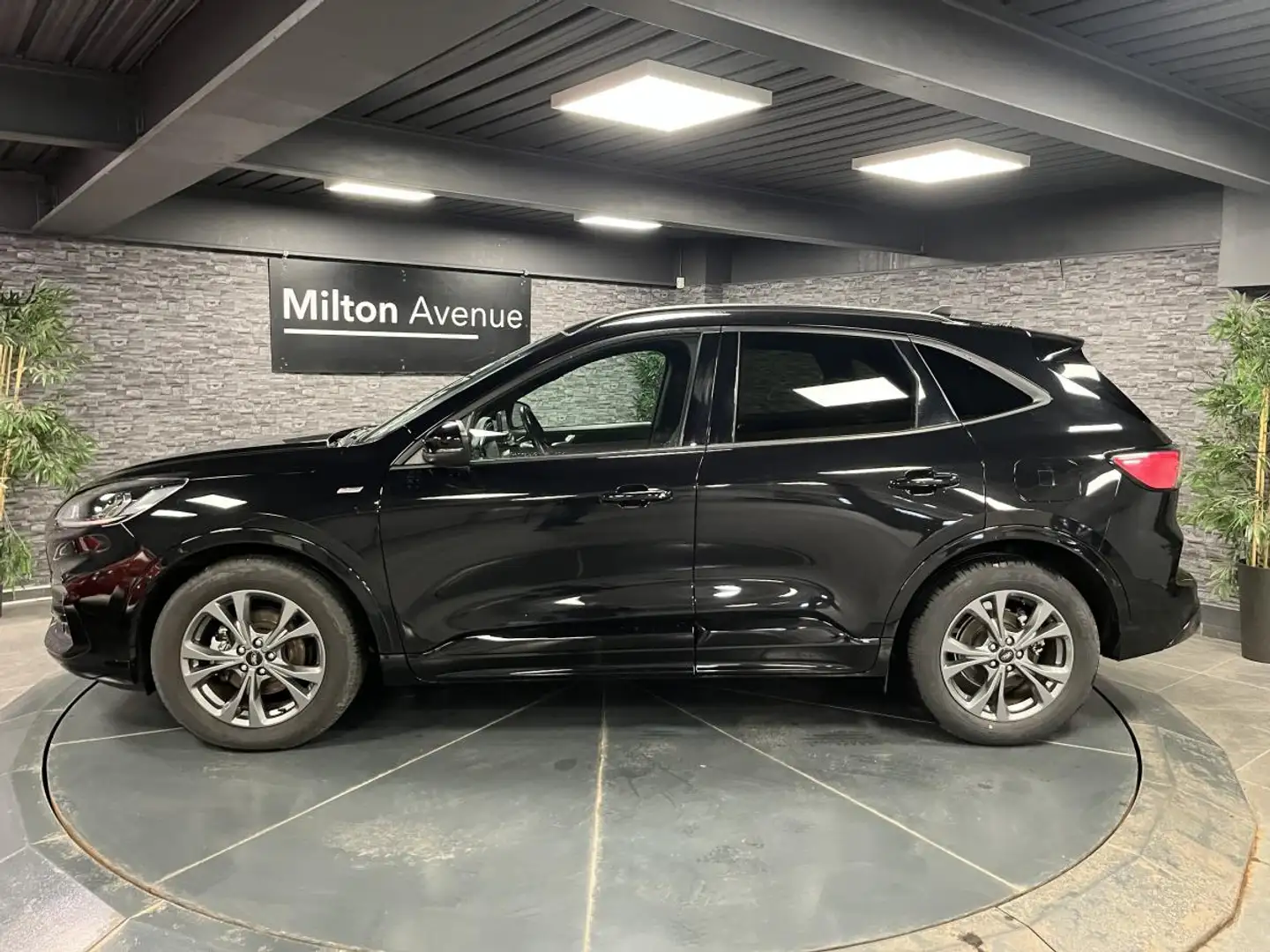 Ford Kuga Kuga 2.5 Duratec Flexifuel - 190 - BV e-CVT FHEV 4x2 ST-Line Noir - 2