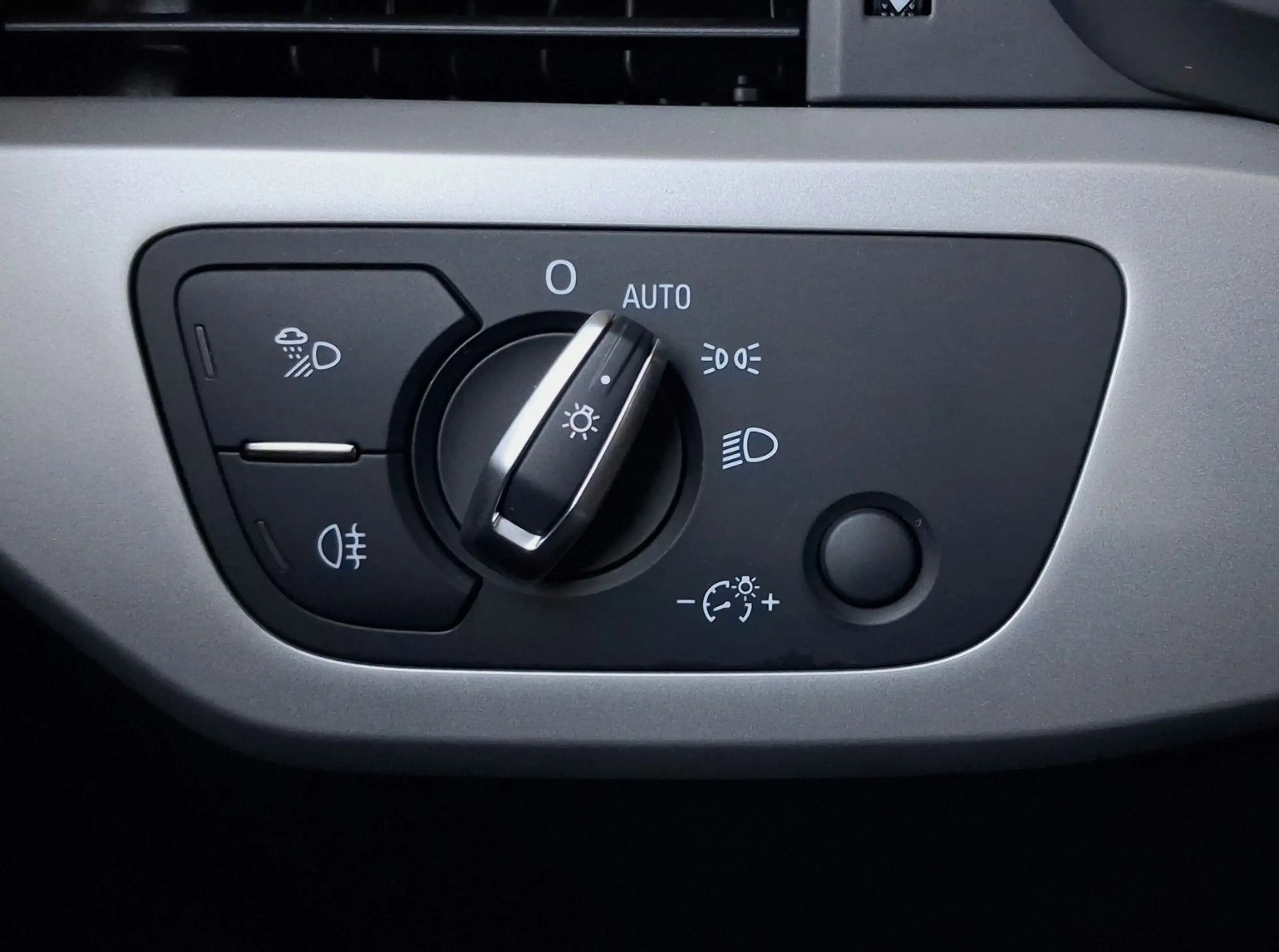 Audi A4 Avant 45 TFSI quattro,Navi,LED,ViCo,ACC,AHK — photo 13