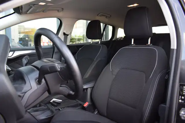 Ford Focus view 5
