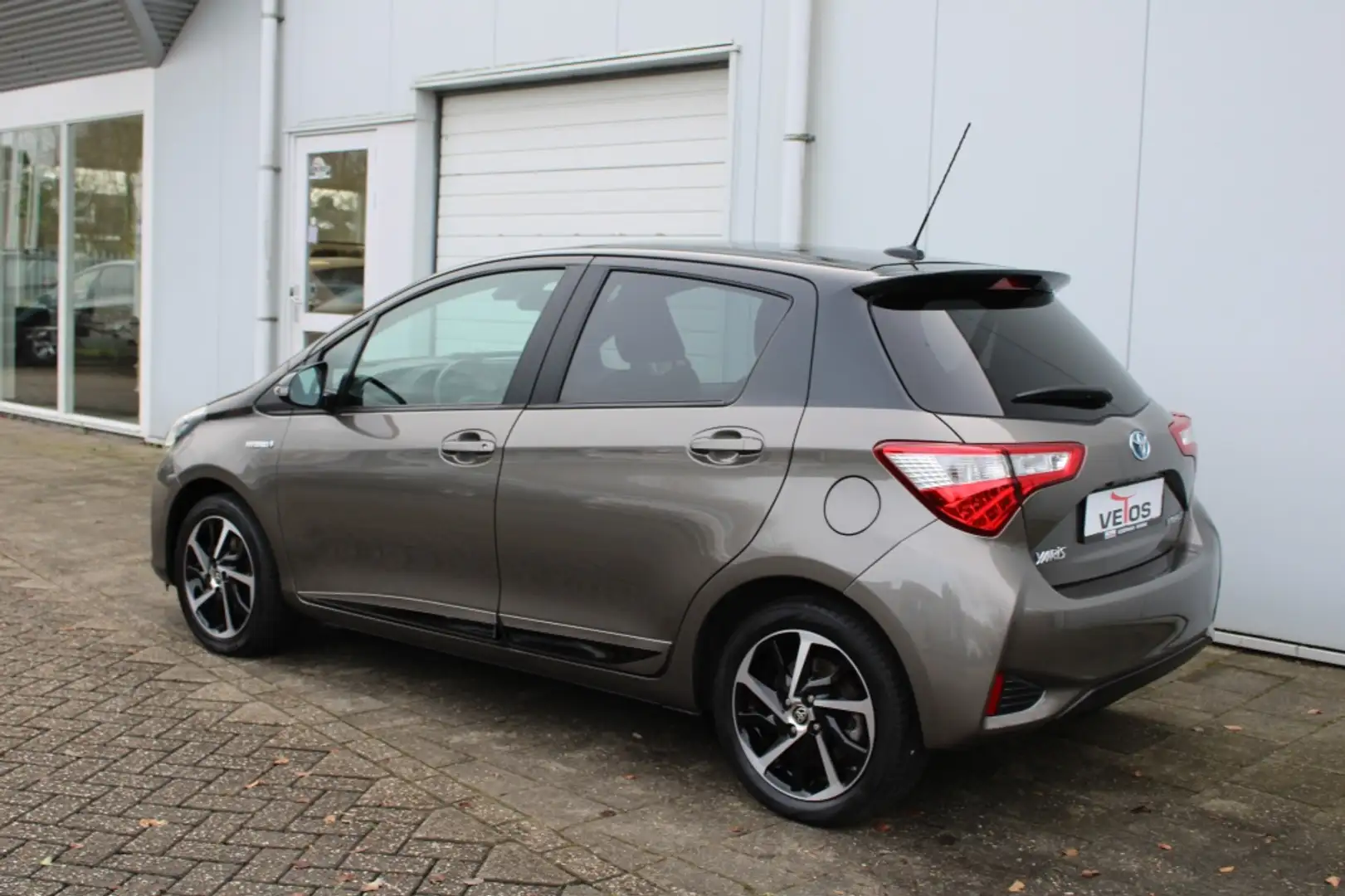 Toyota Yaris 1.5 Hybride Dynamic Gris - 2