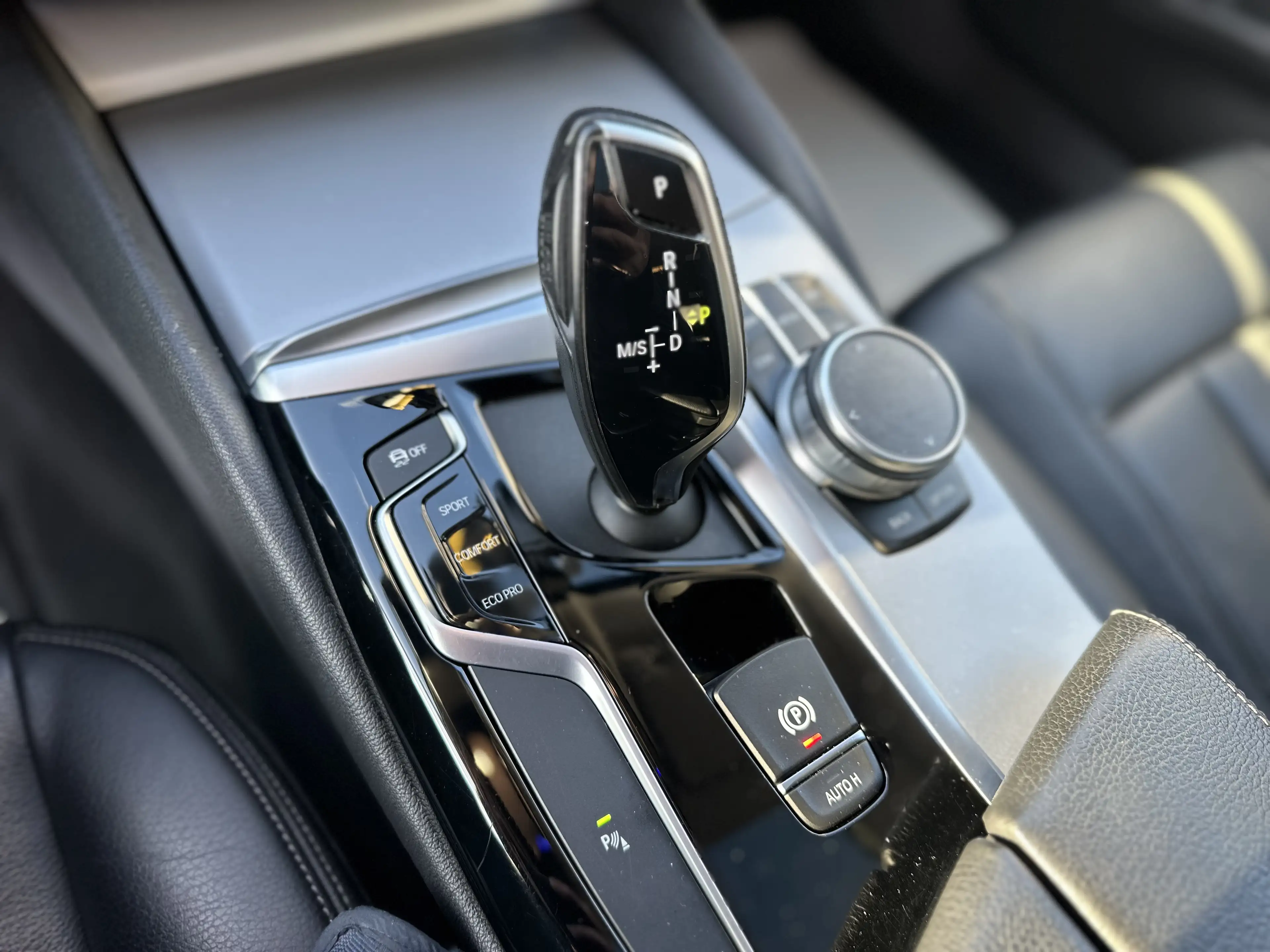 BMW 518 518d HISTORIQUE COMPLET / FULL LED / CAM / — photo 15