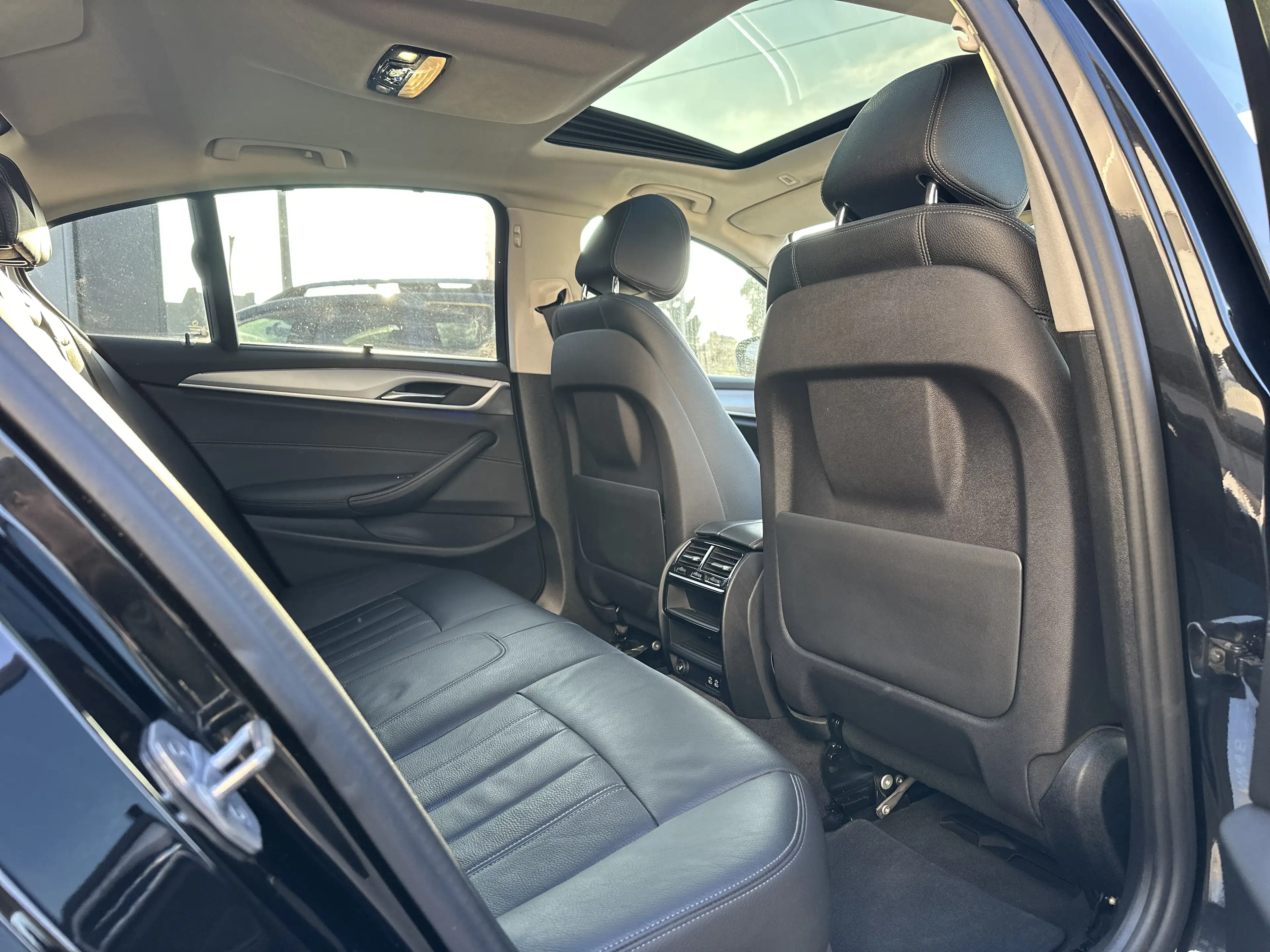 BMW 518 518d HISTORIQUE COMPLET / FULL LED / CAM / — photo 13