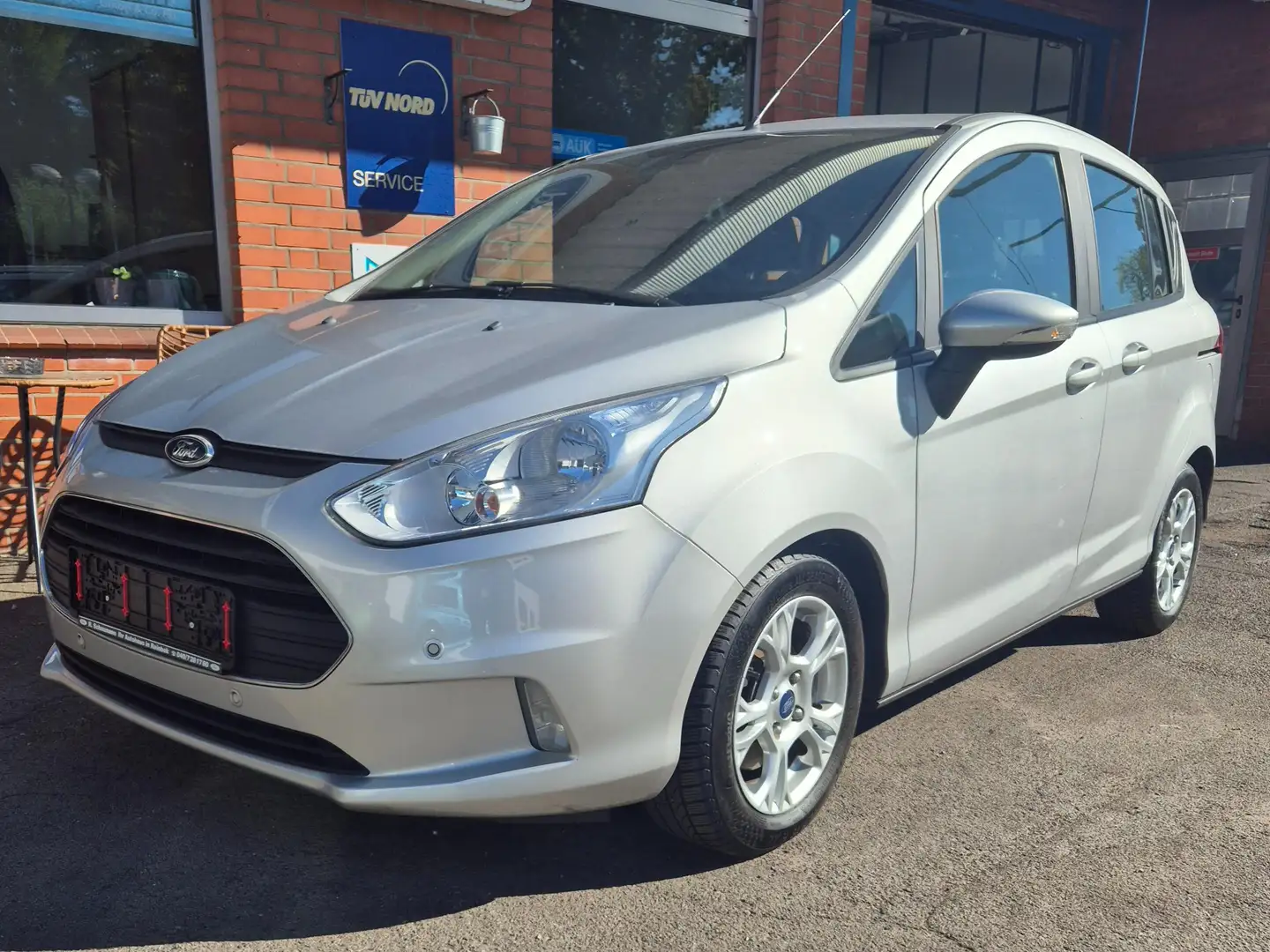 Ford B-Max Sync Edition Silber - 1