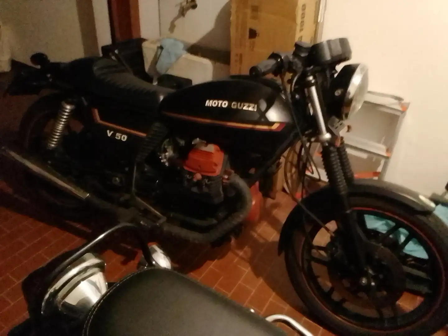 Moto Guzzi V 50 Negro - 1