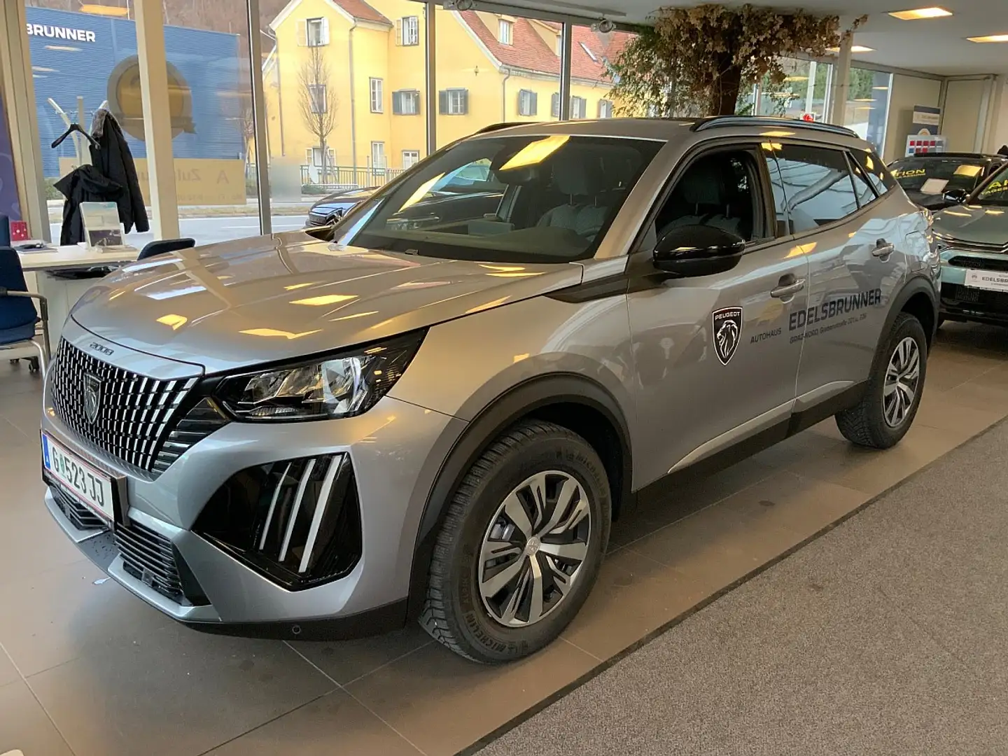 Peugeot 2008 PureTech 100 S&S Allure 6-Gang-Manuell Grau - 1