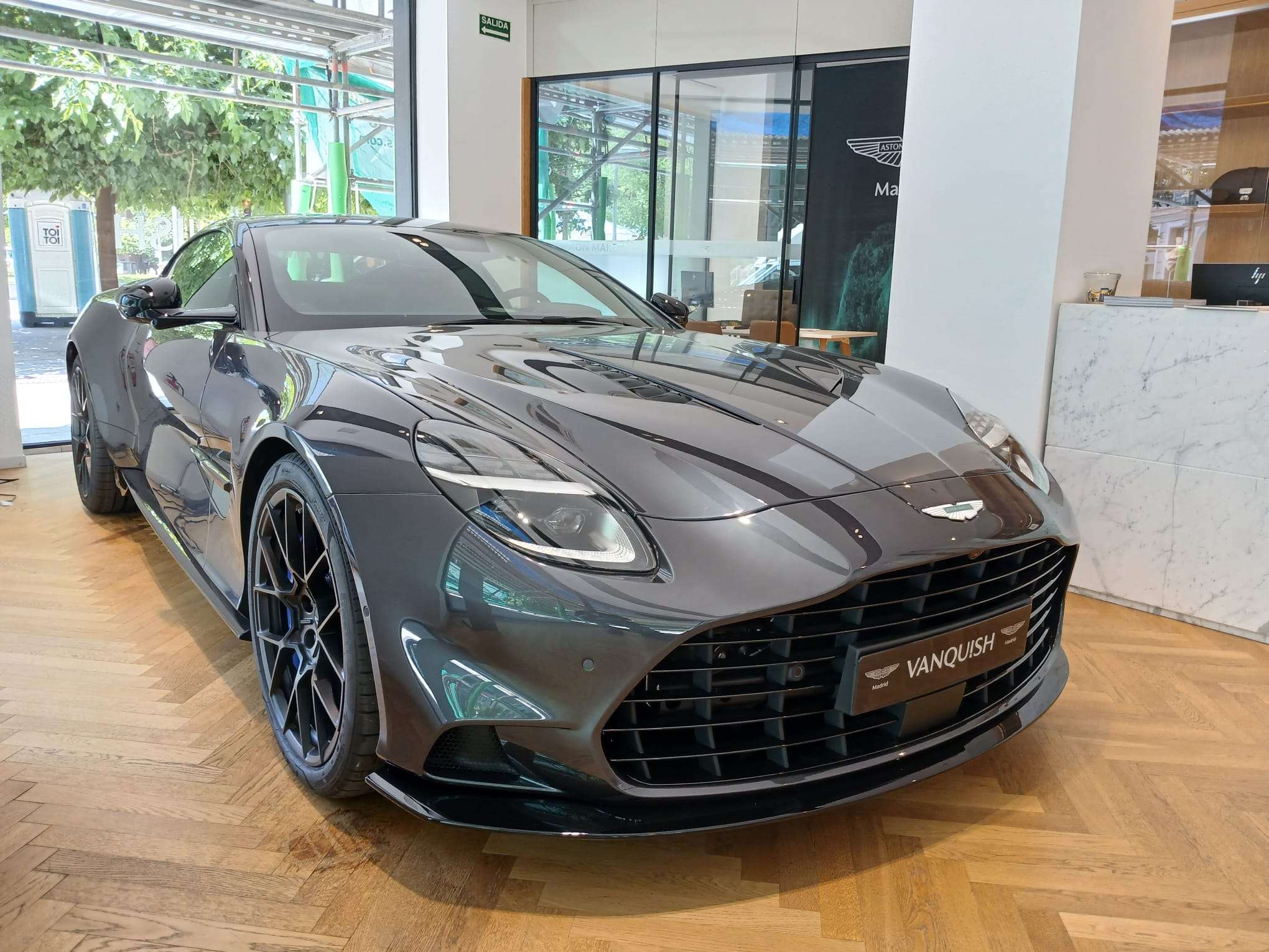 Aston Martin Vanquish 5.2 V12 Auto - foto 1