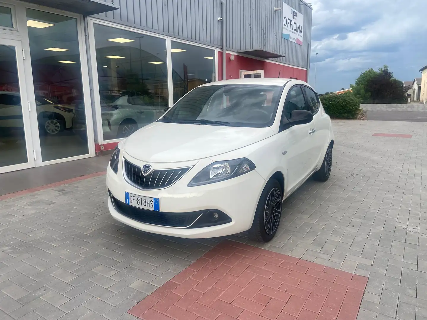 Lancia Ypsilon Ypsilon 1.0 firefly hybrid Gold s Wit - 2
