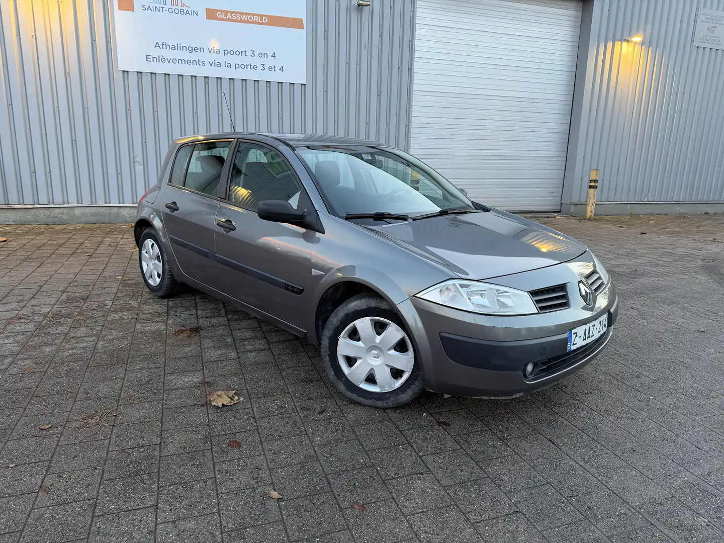 Renault Megane 1.4i 16v Limited Grau - 2