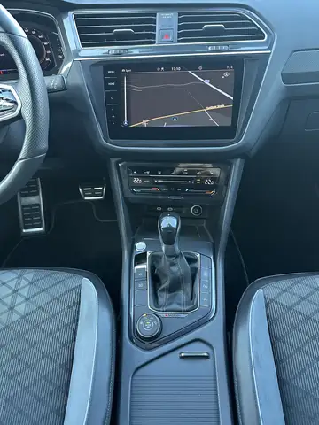 Volkswagen Tiguan Allspace view 12