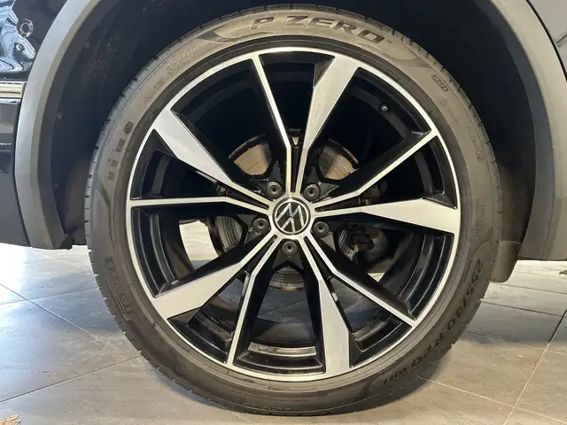Volkswagen Tiguan Allspace view 3
