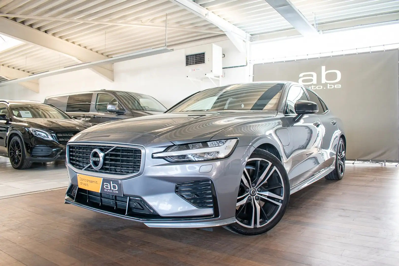 Volvo S60 T8 R-DESIGN *POLESTAR ENGINEERED*, HARMAN/KARDON Grijs - 1