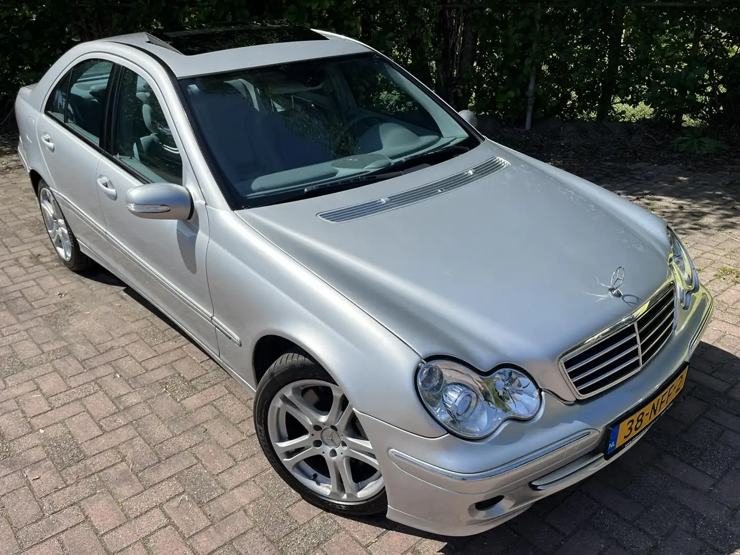 Mercedes-Benz C 350 Avantgarde 4-Matic Chique uitvoeren en BomVol Gris - 2