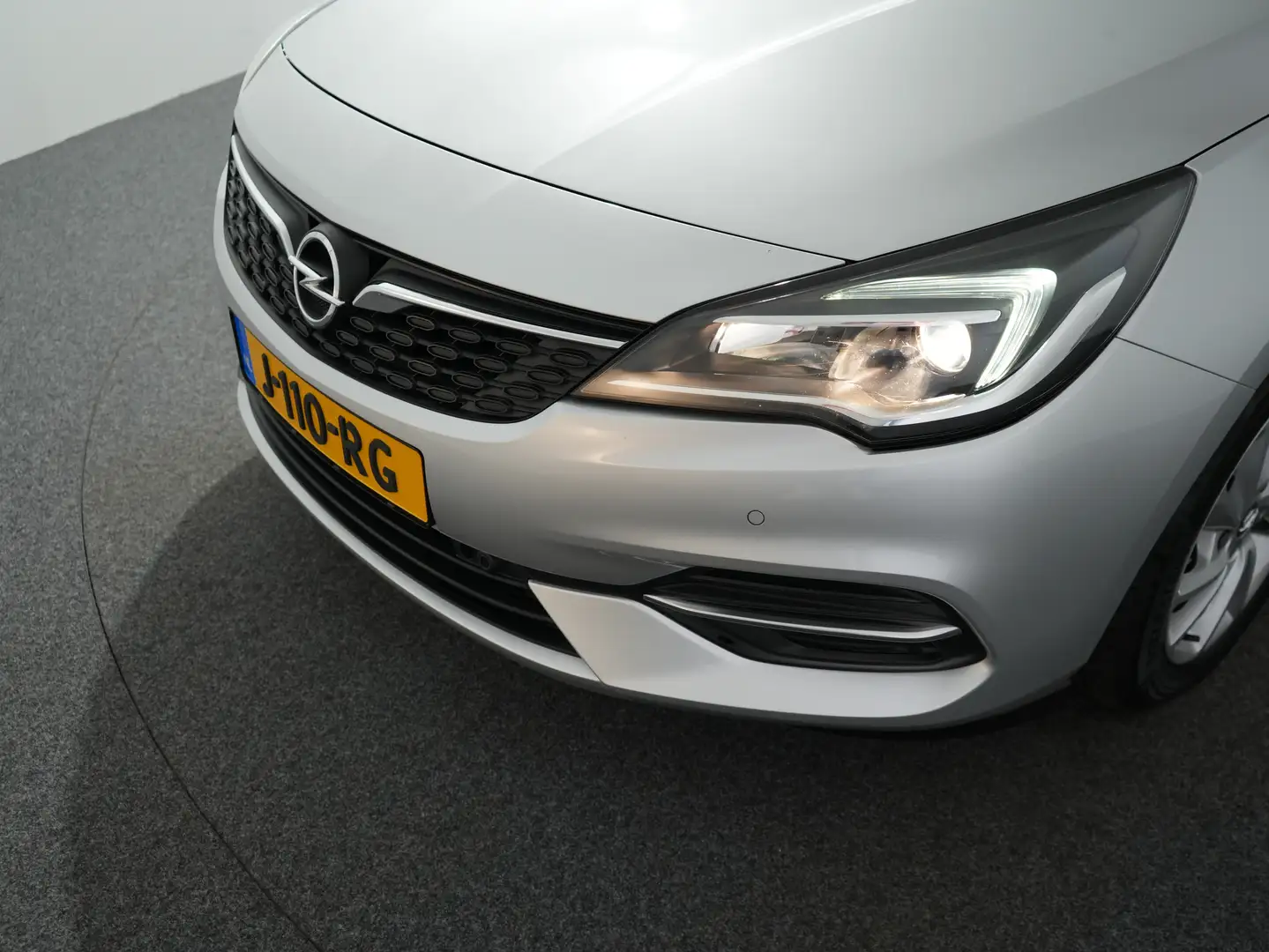 Opel Astra Sports Tourer 1.2 Edition | Achteruitrijcamera | A Grijs - 2